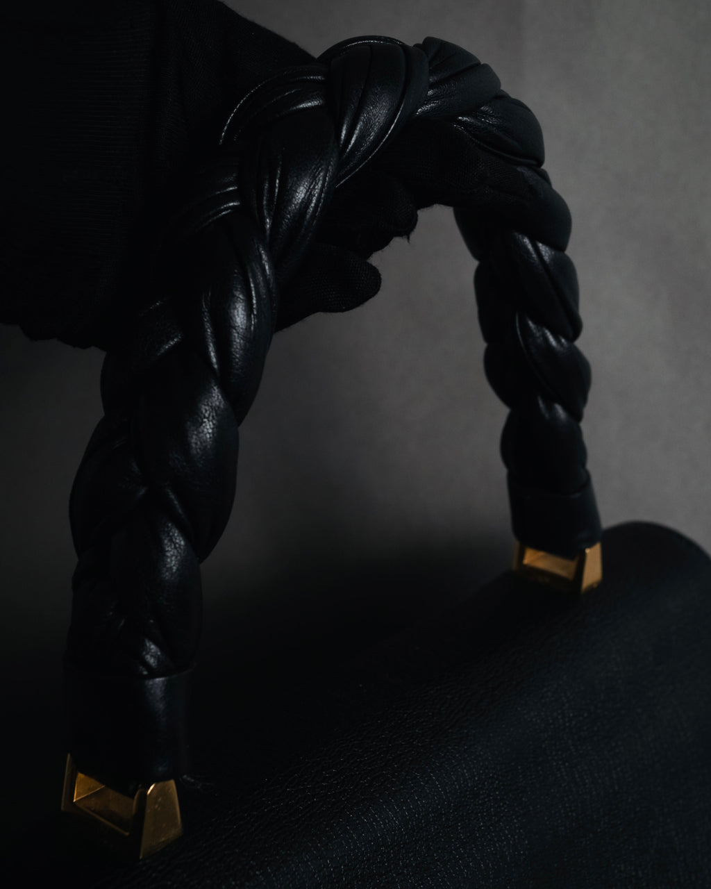 –SPECIAL– "MIU MIU"
00’s Braided-handle grained leather handbag