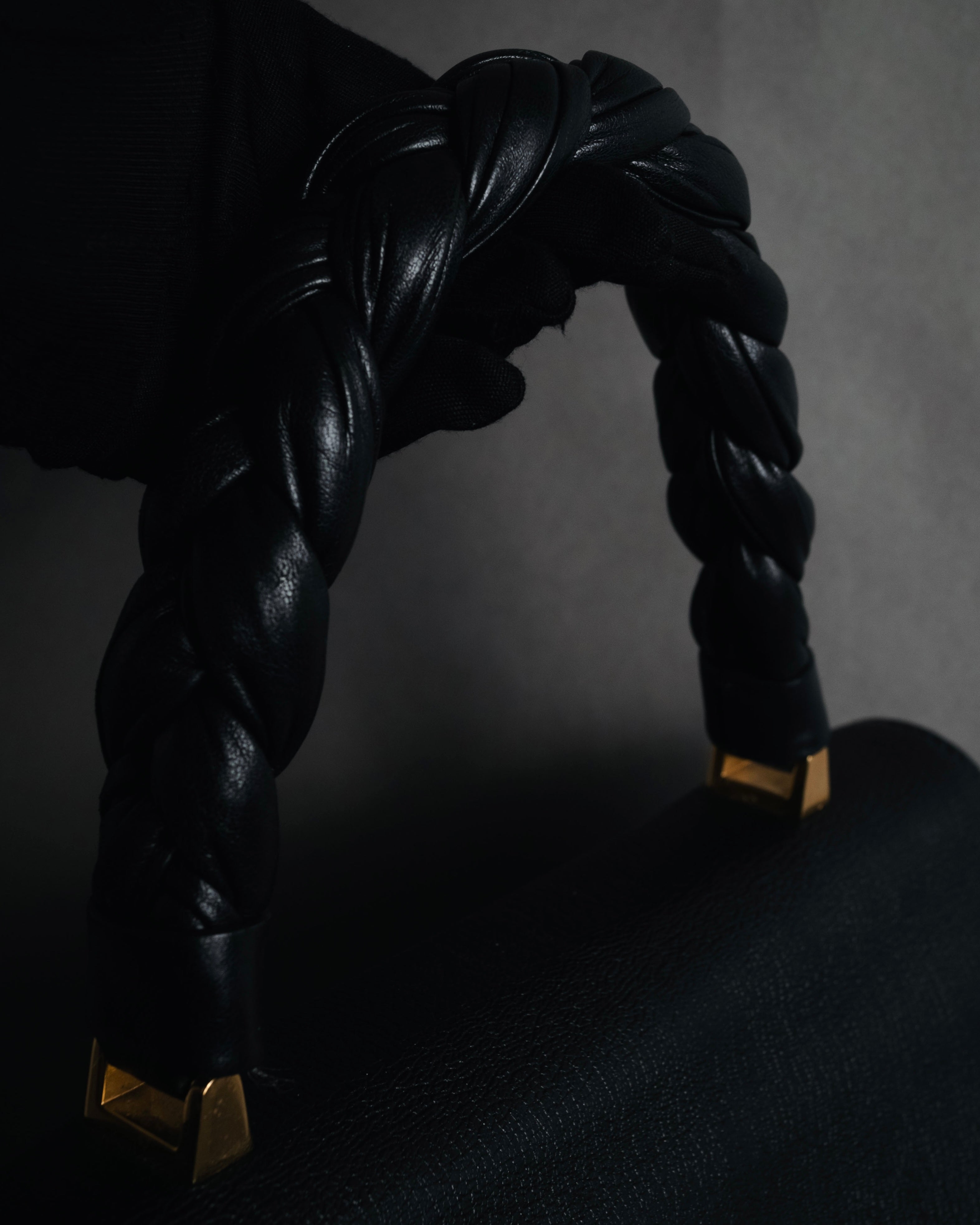 –SPECIAL– "MIU MIU"
00’s Braided-handle grained leather handbag