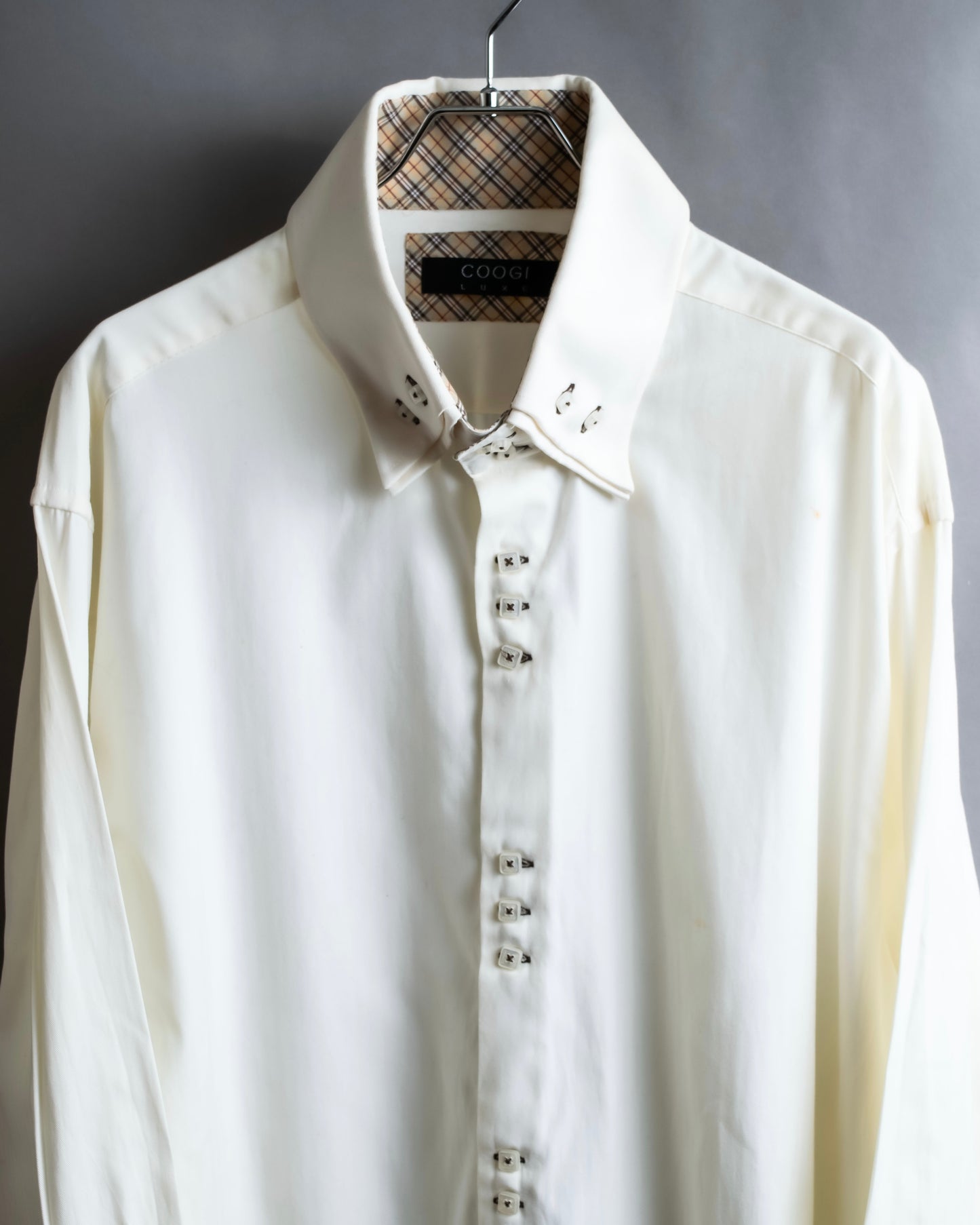 "COOGI" Double collar distinctive buttons relaxed shirt