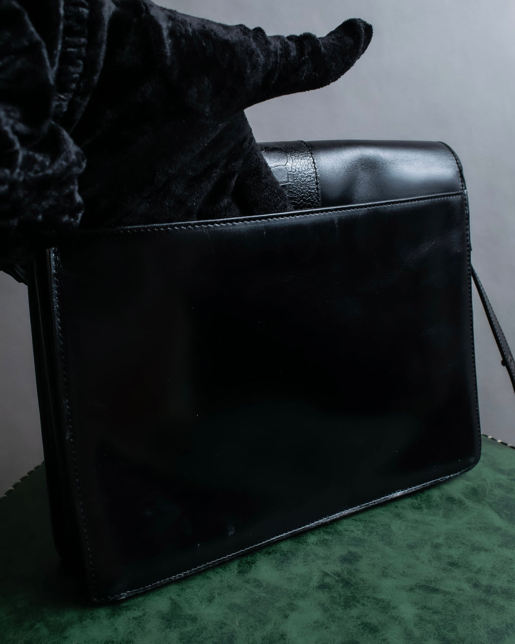 "YVES SAINT LAURENT" Crocodile embossed combination design leather bag