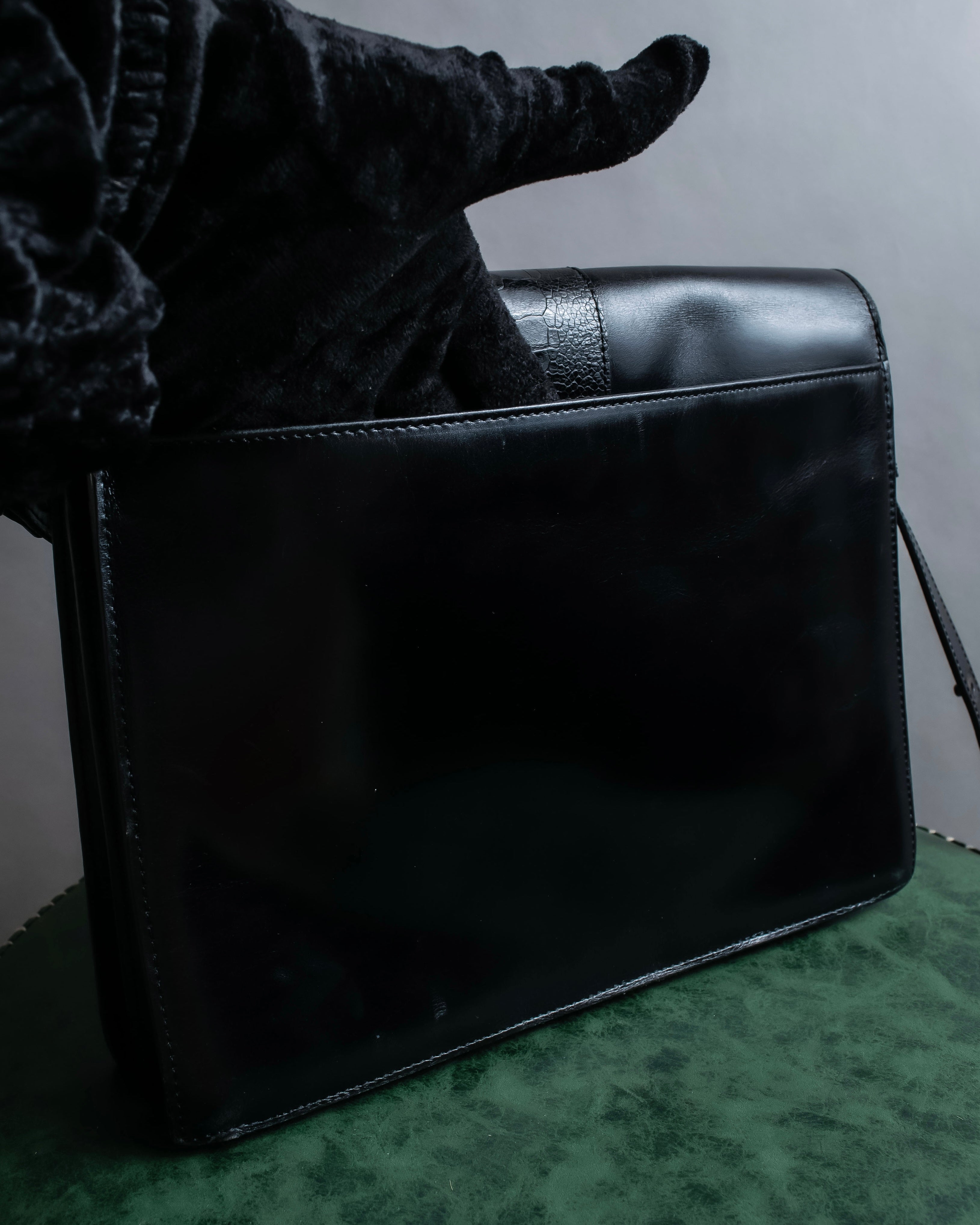 "YVES SAINT LAURENT" Crocodile embossed combination design leather bag