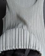 "PLEATS PLEASE ISSEY MIYAKE" Off-white tank top