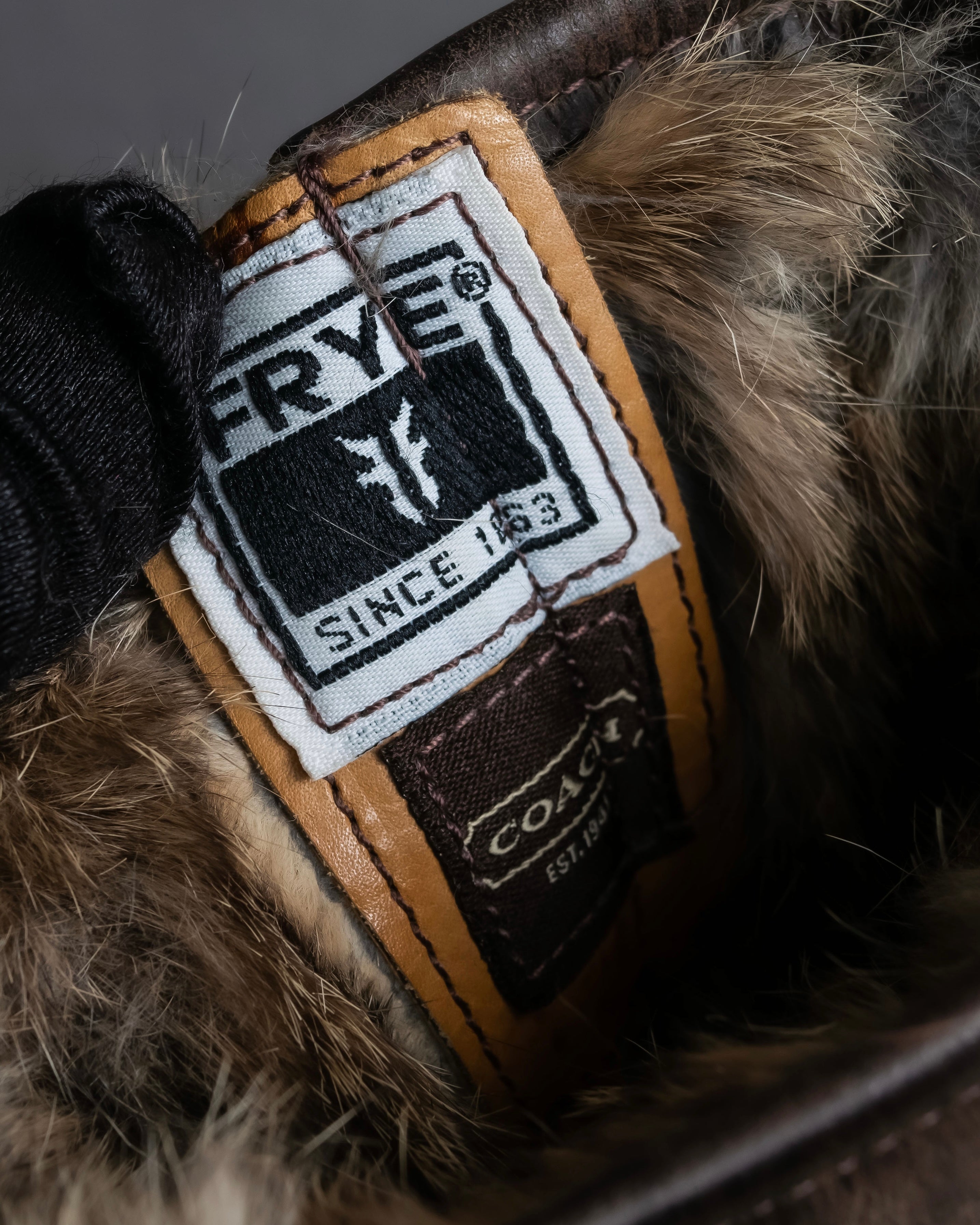 "COACH×FRYE" Brass buckle design shearling lined biker boots