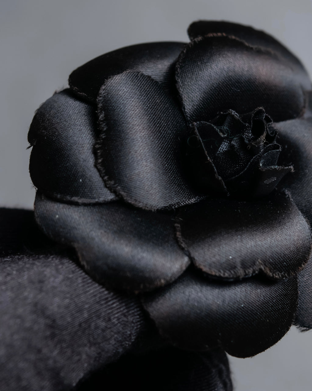 "CHANEL" Black camellia motif brooch
