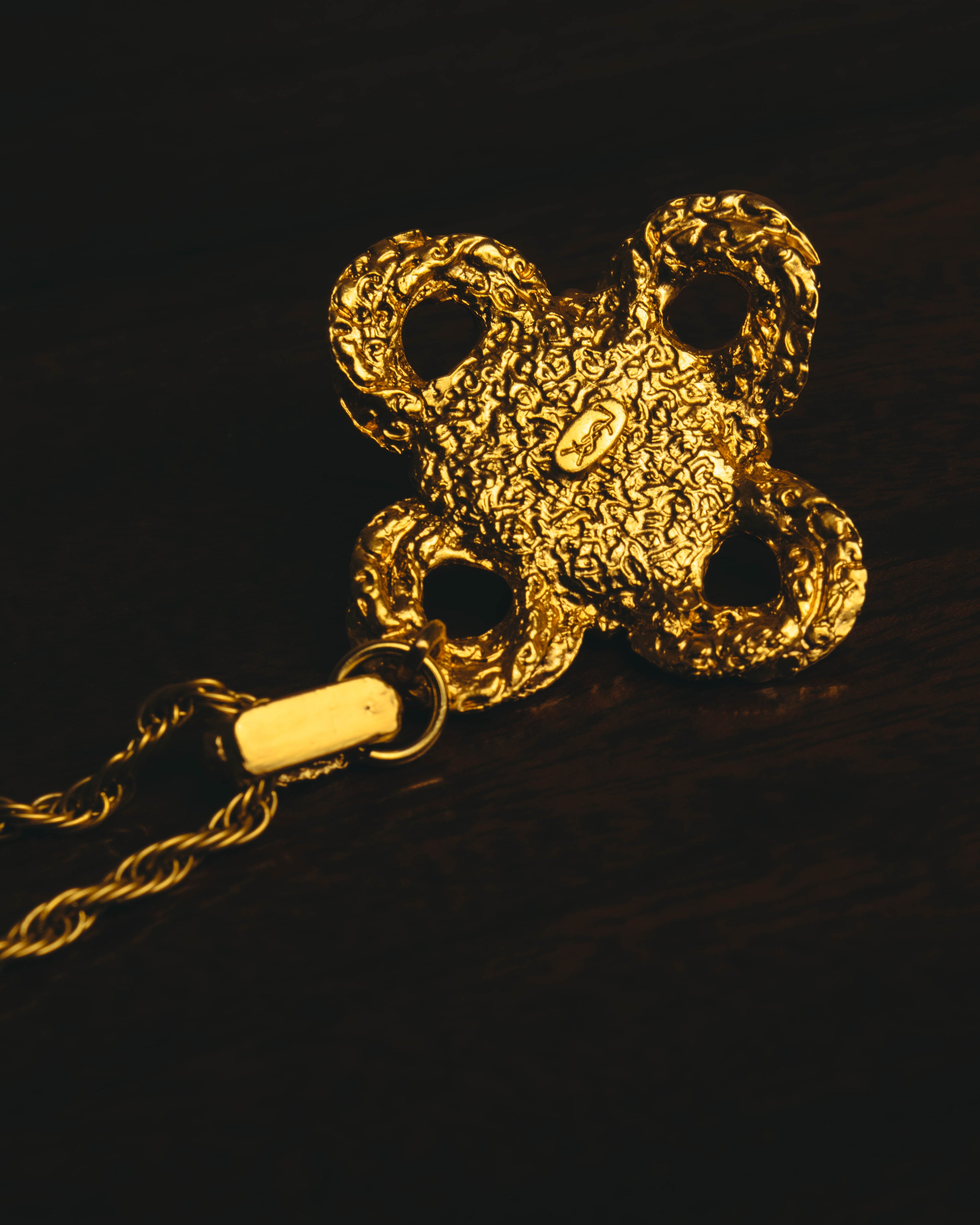 -SPECIAL- "YVES SAINT LAURENT" 80's-90's Baroque pearl textured gold pendant necklace