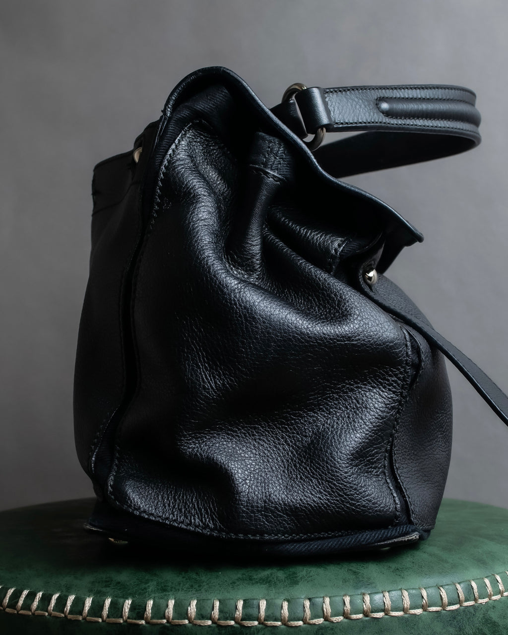 "YVES SAINT LAURENT" Silver parts design Muse toe leather bag