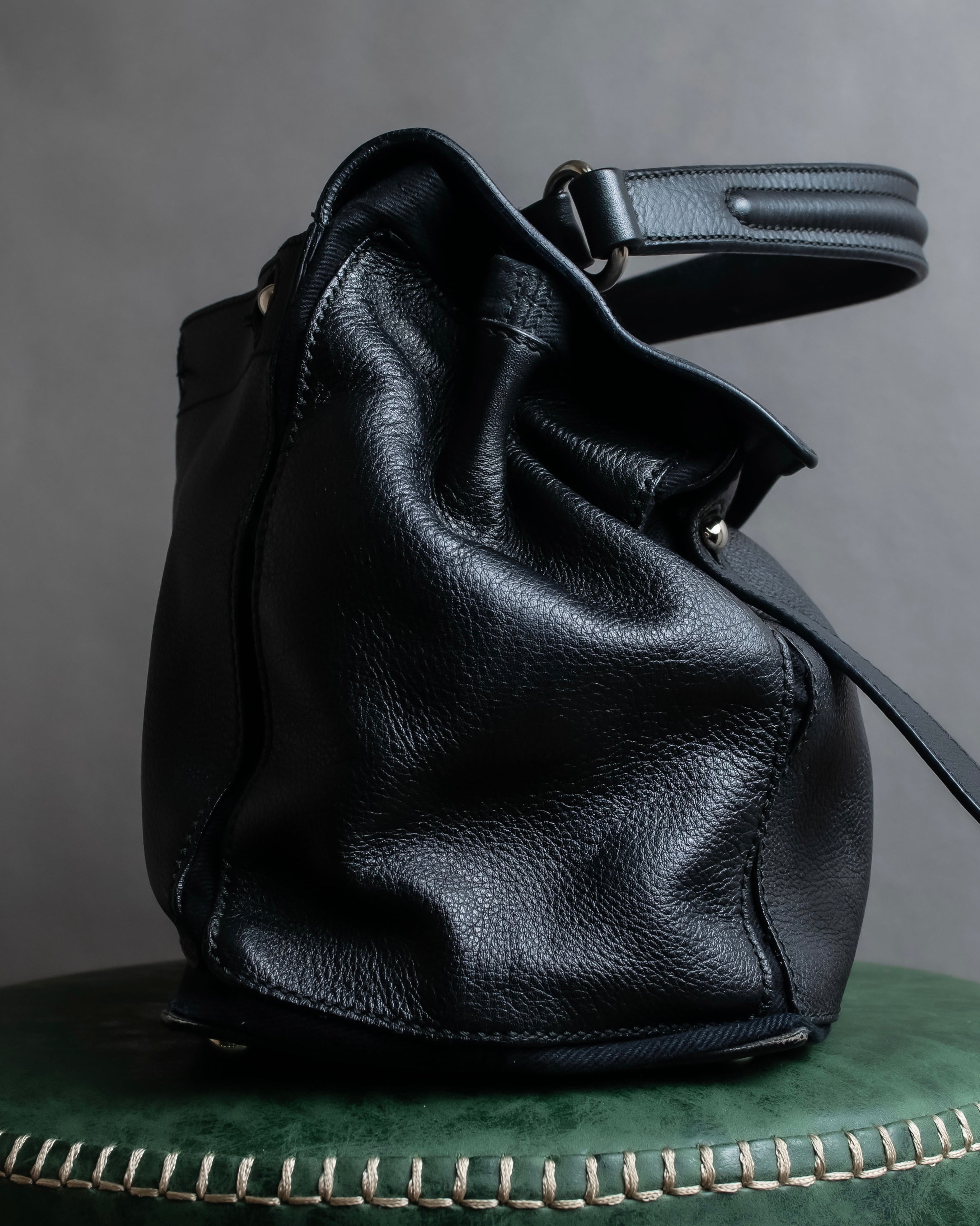 "YVES SAINT LAURENT" Silver parts design Muse toe leather bag