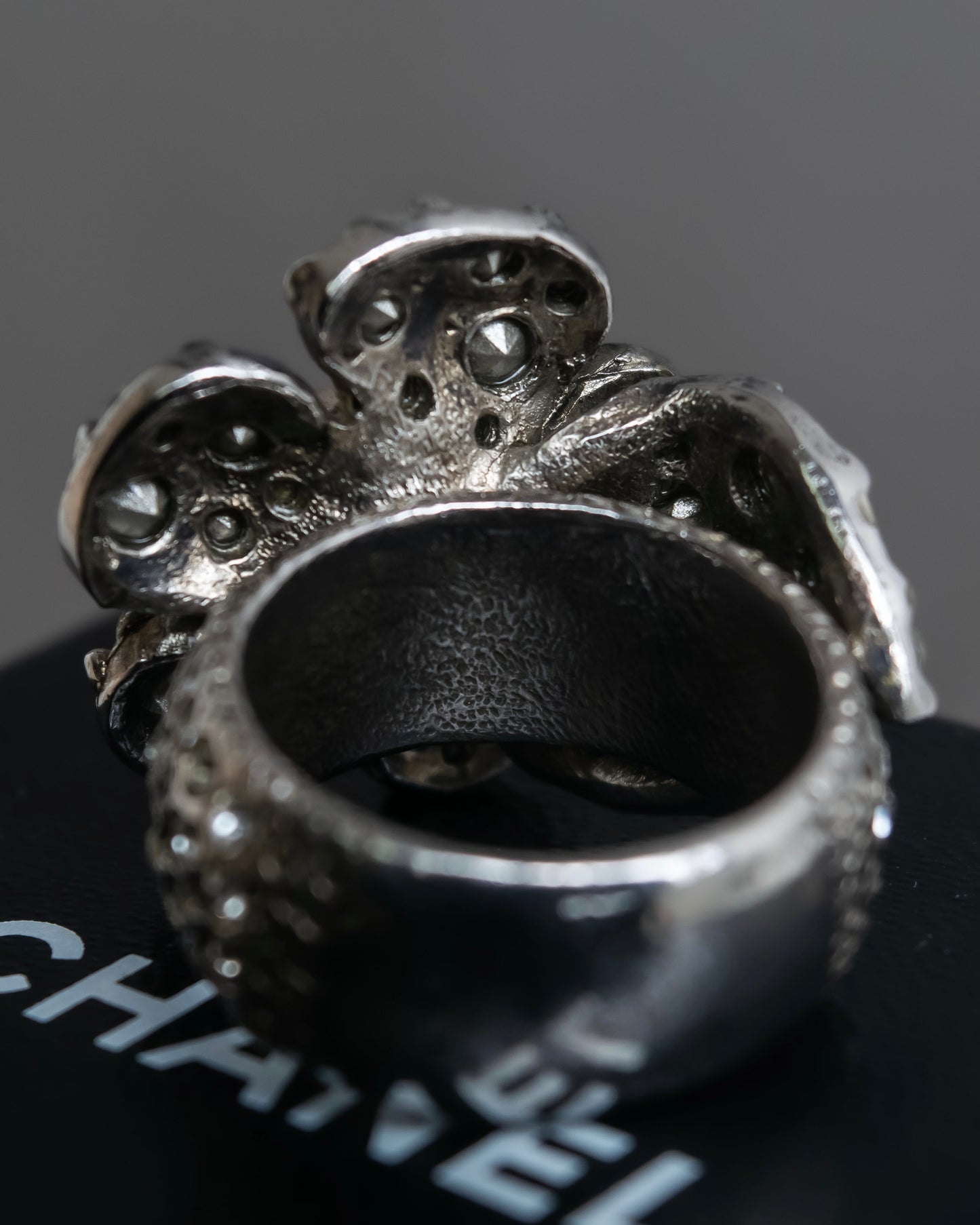 "CHANEL" Cocomark engraved rhinestone design camellia ring