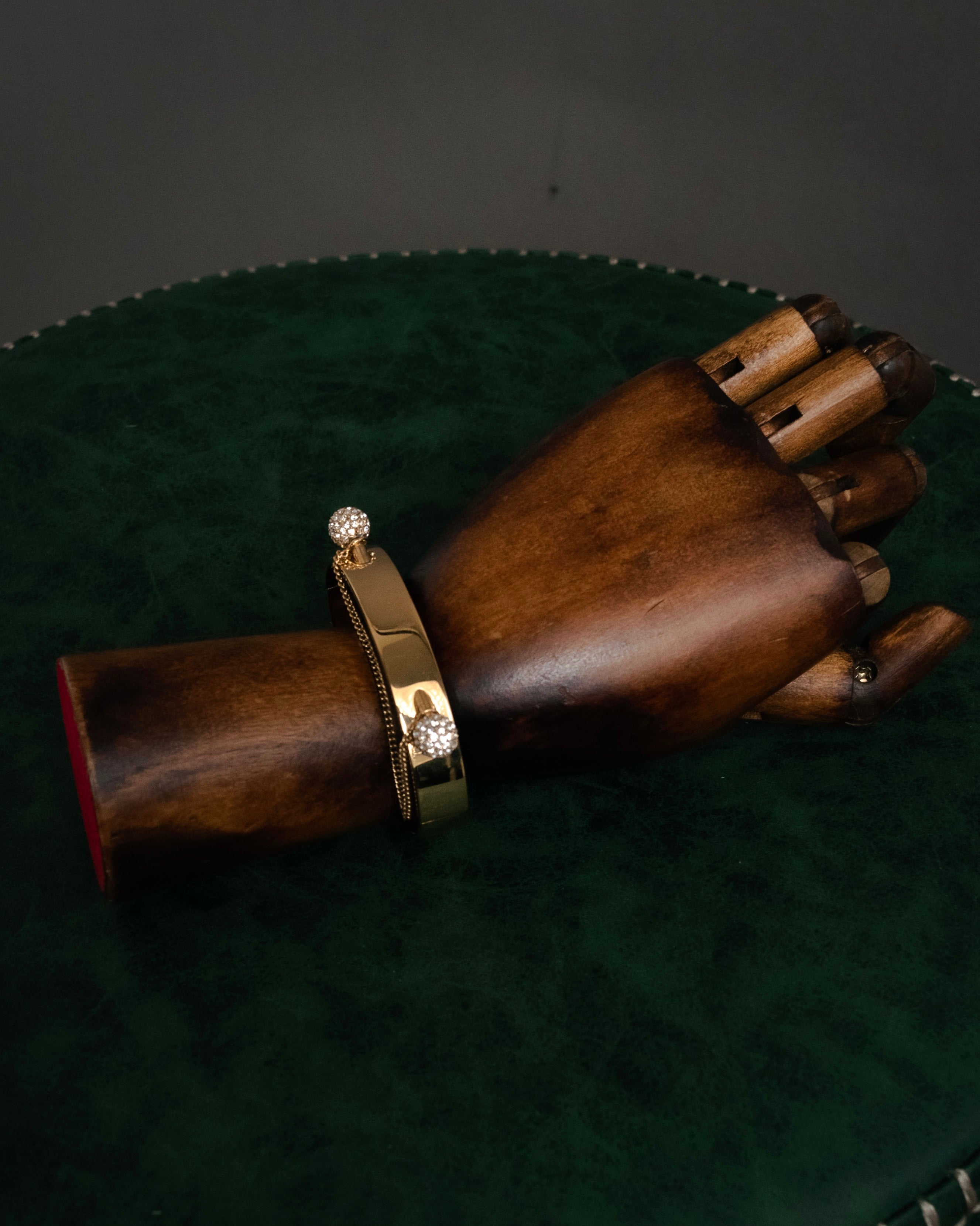 “Chloe” 2010’s crystal sphere chain bangle