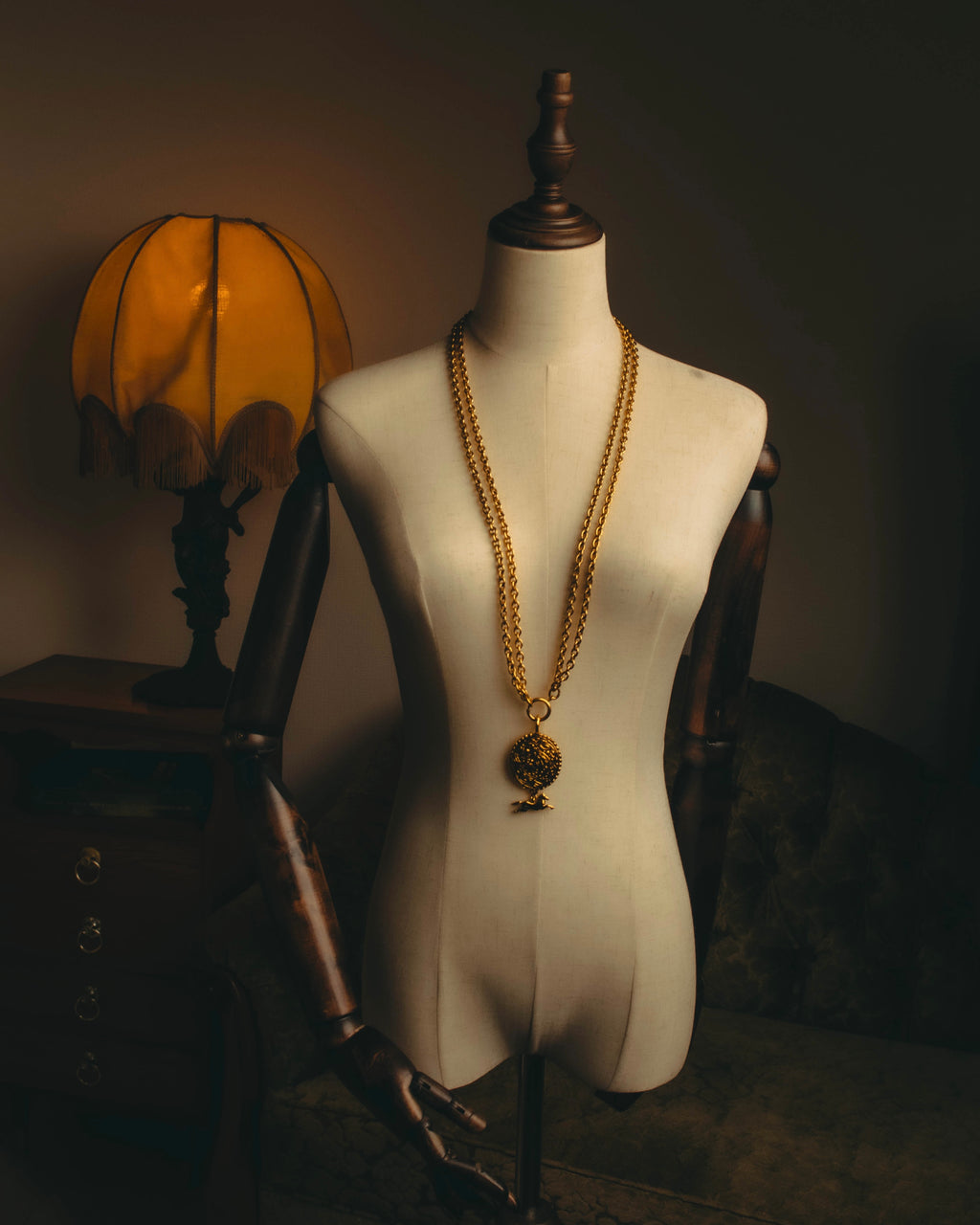 -SPECIAL- “CHANEL” 90’s-00’s Horse motif medallion chain necklace