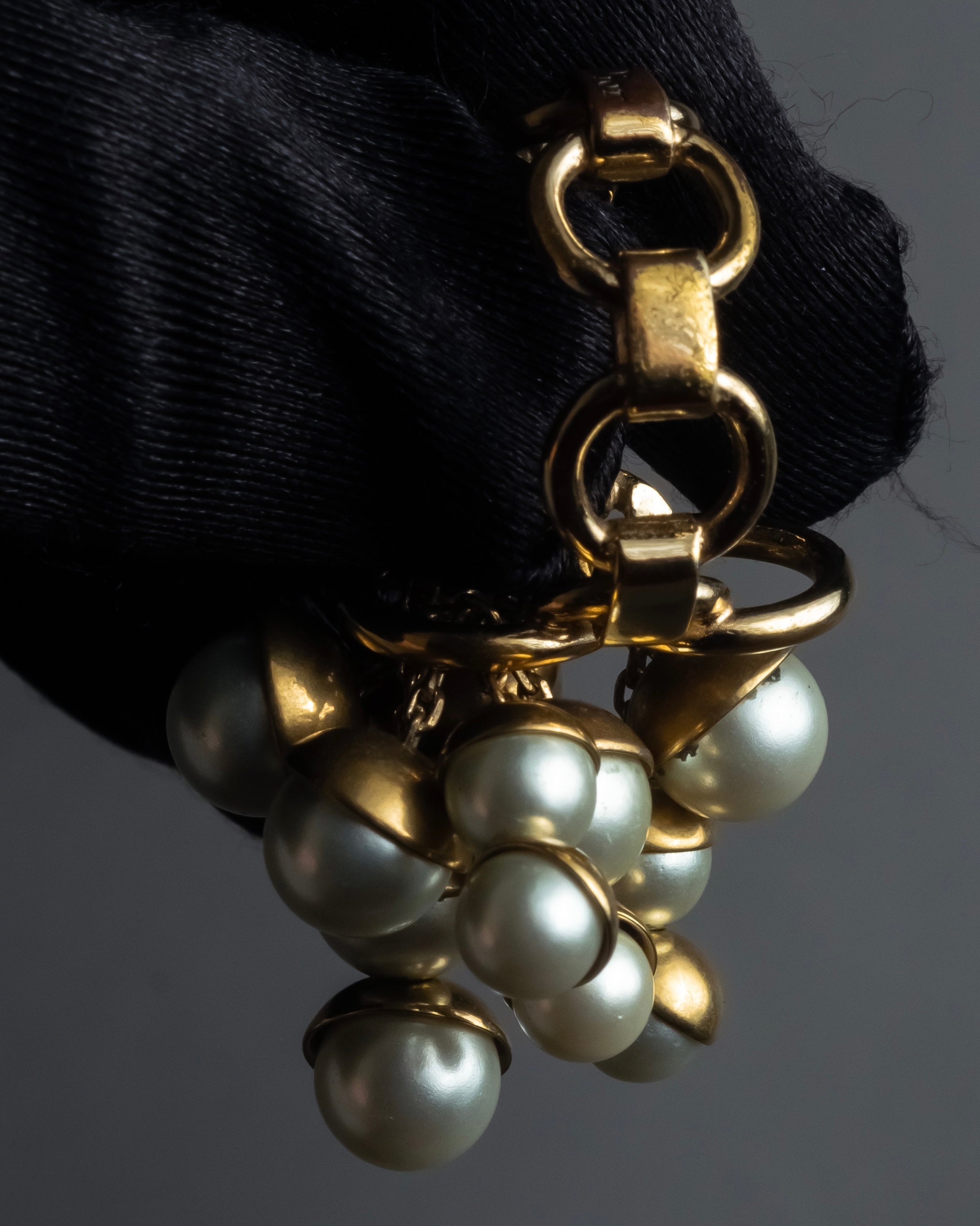 "Christian Dior" Pearl charm top chain link arm ring