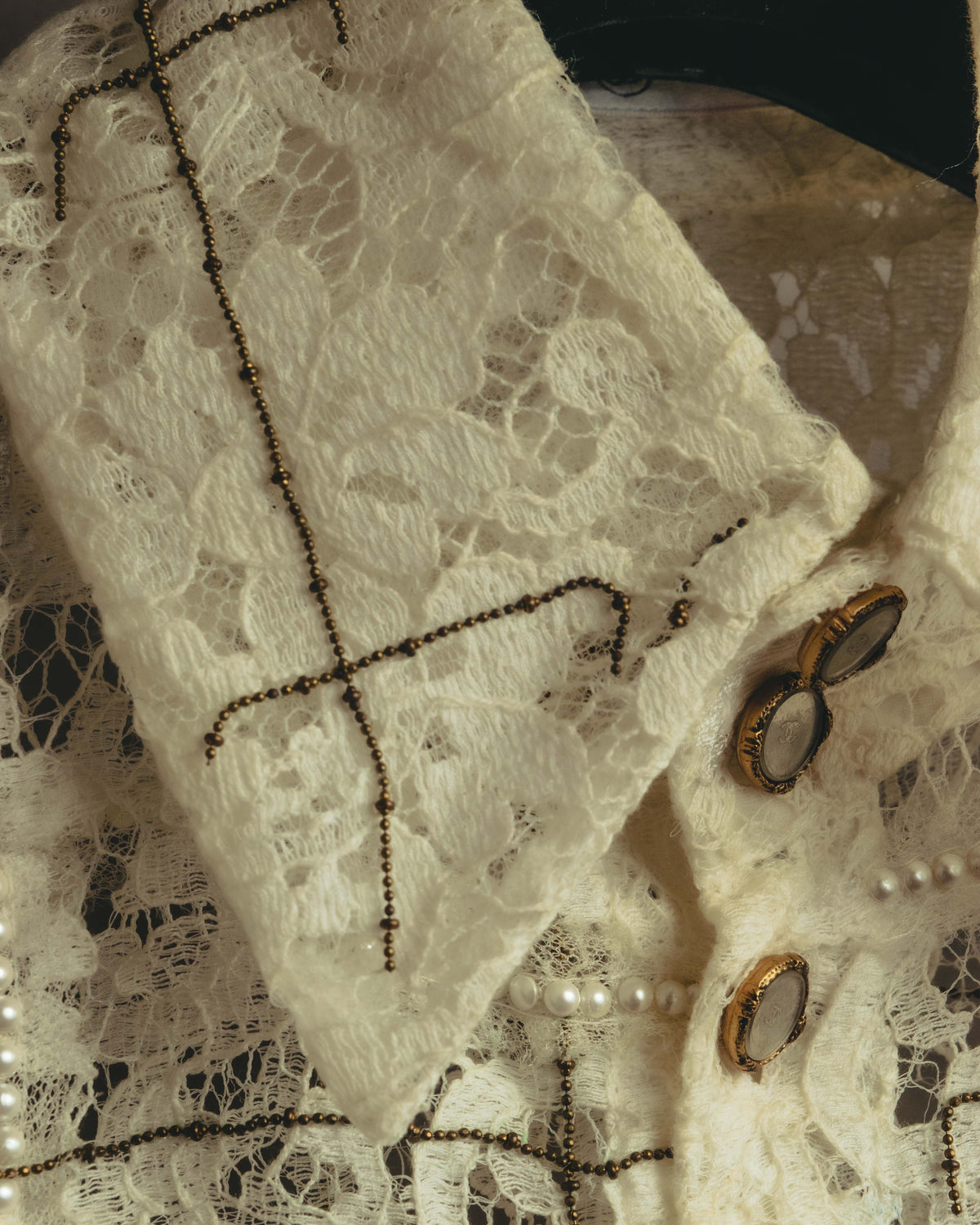 -SPECIAL- "CHANEL" 10's-20's Embellished floral lace and pearl check oversized shirt