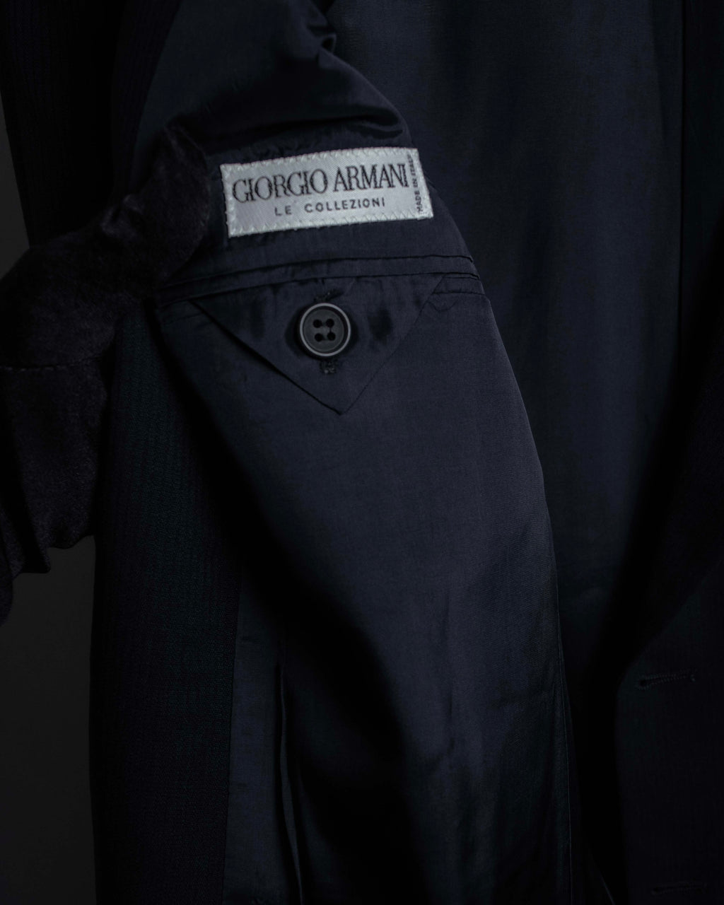 "GIORGIO ARMANI" LE COLLEZIONI line shadow stripe pattern set up