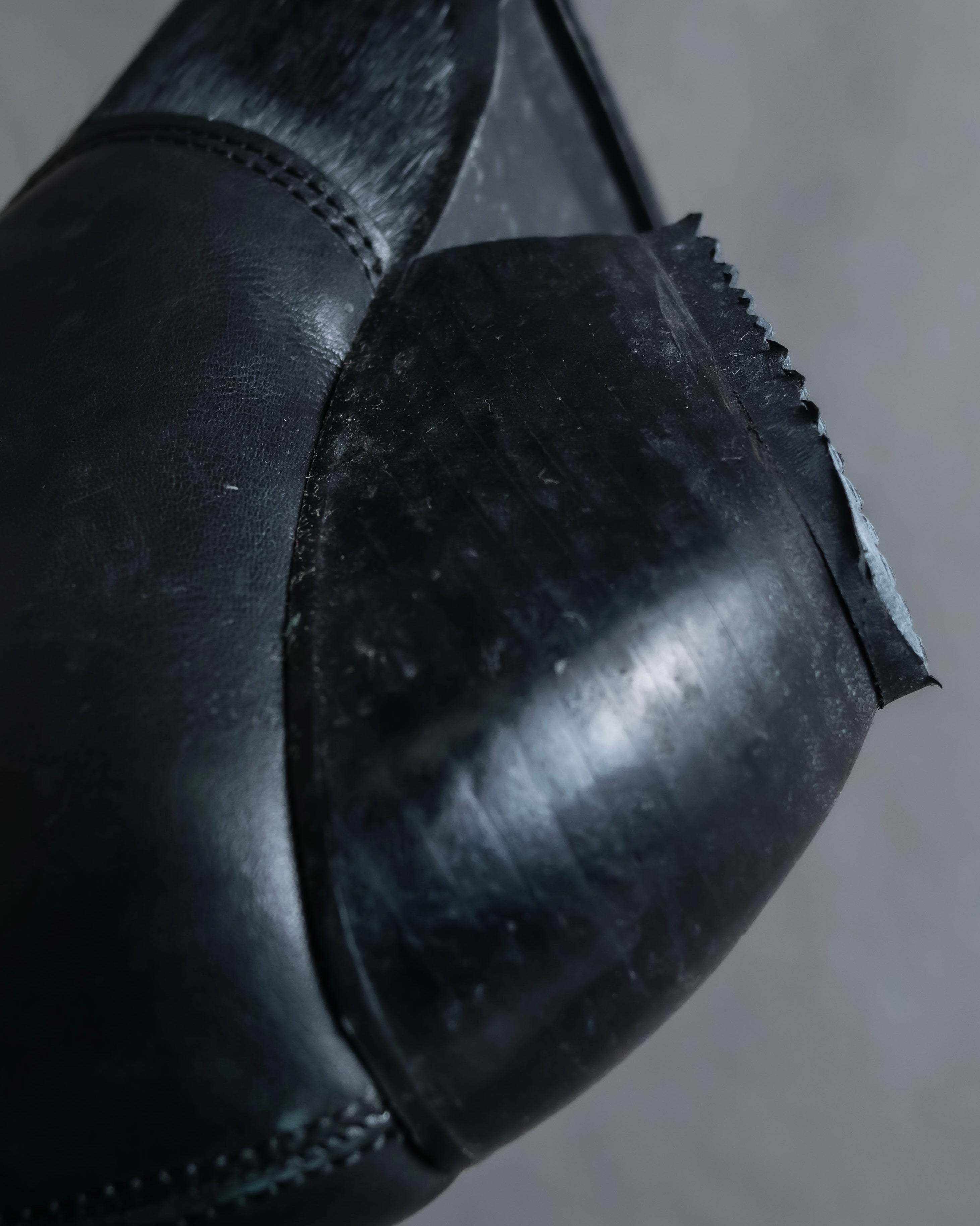 "ISSEY MIYAKE HaaT" Unborn calf shark sole long boots