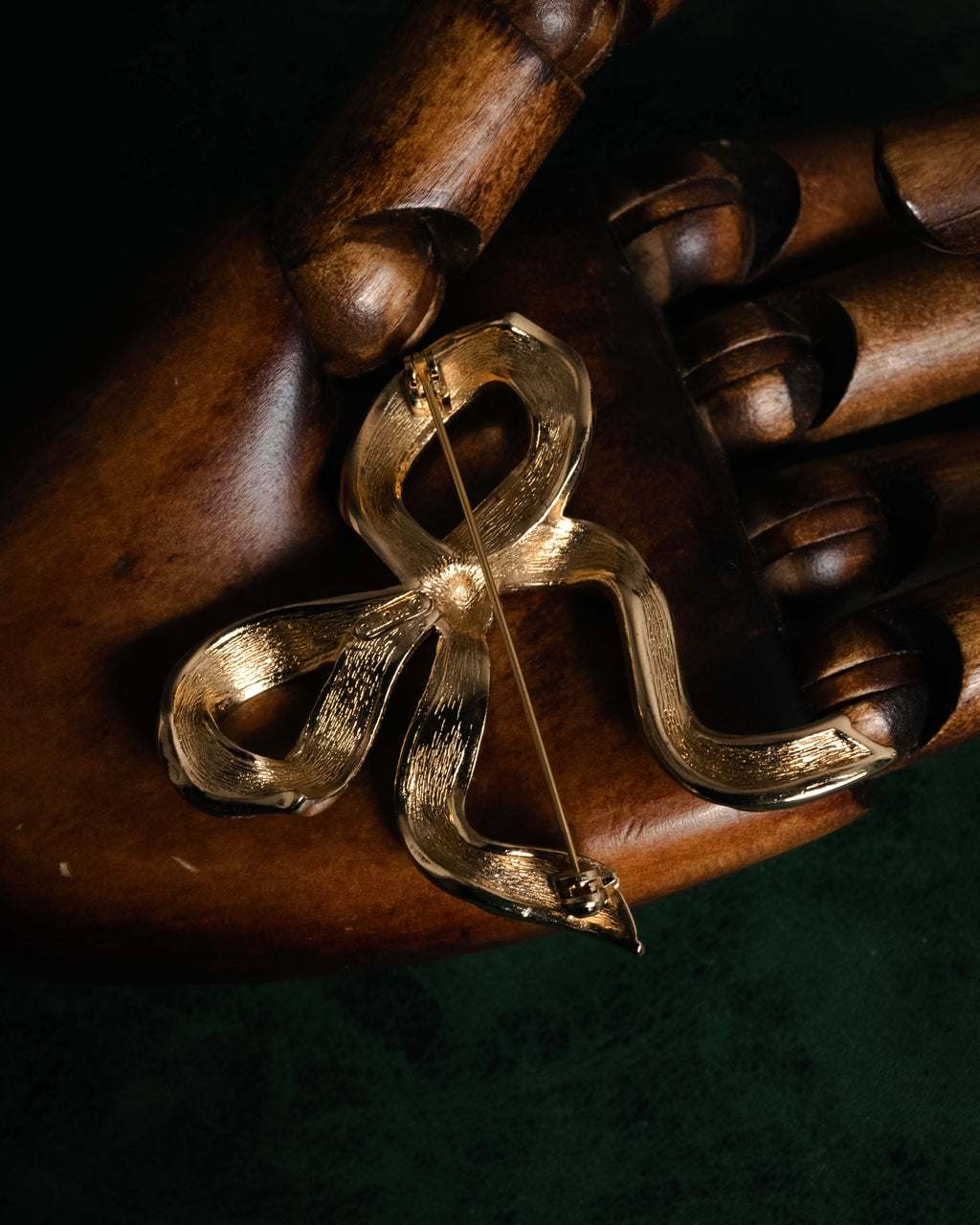 “Christian Dior“ 80’s-90’s CD-embossed ribbon brooch