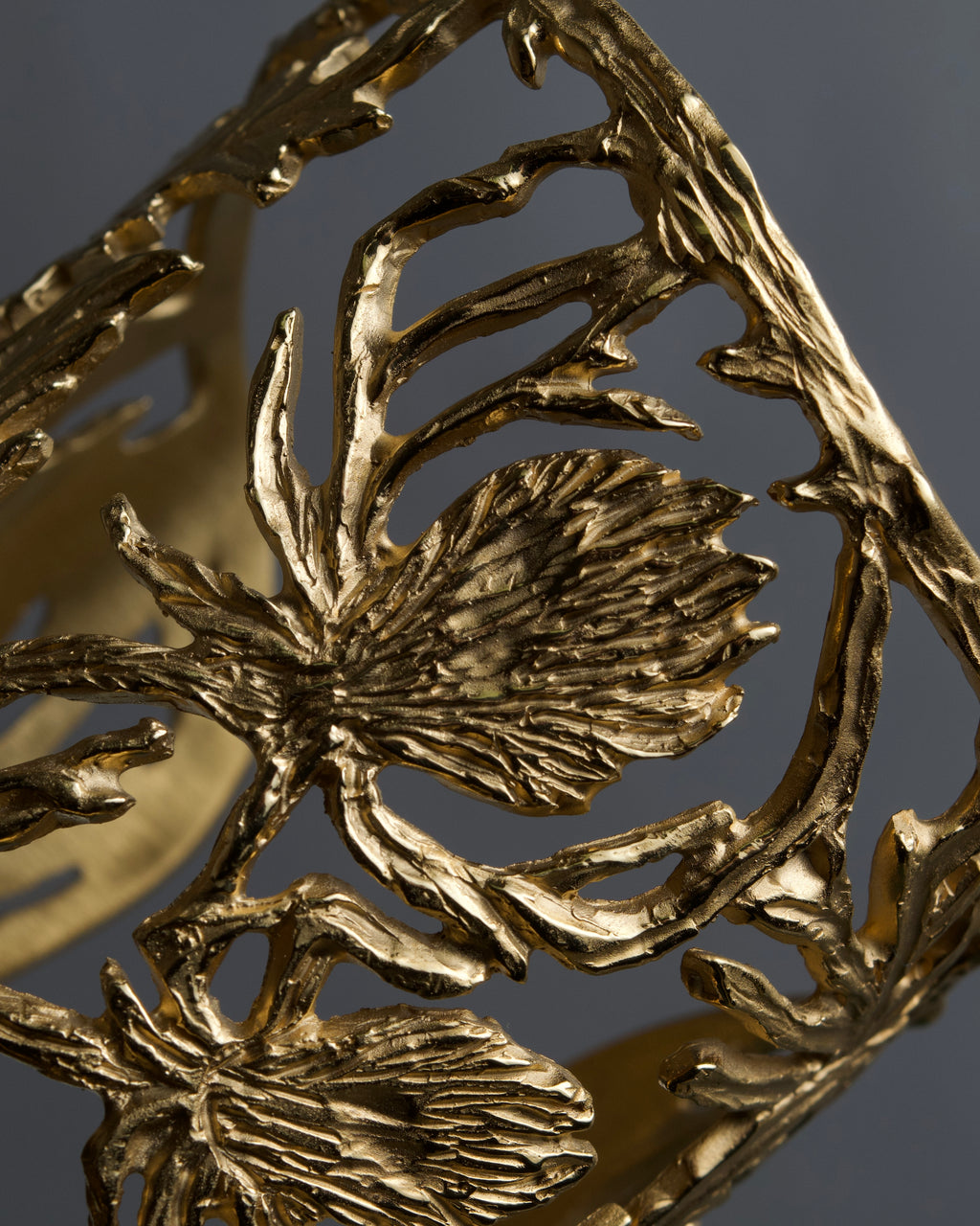 "Christian Dior" Botanical carving gold bangle