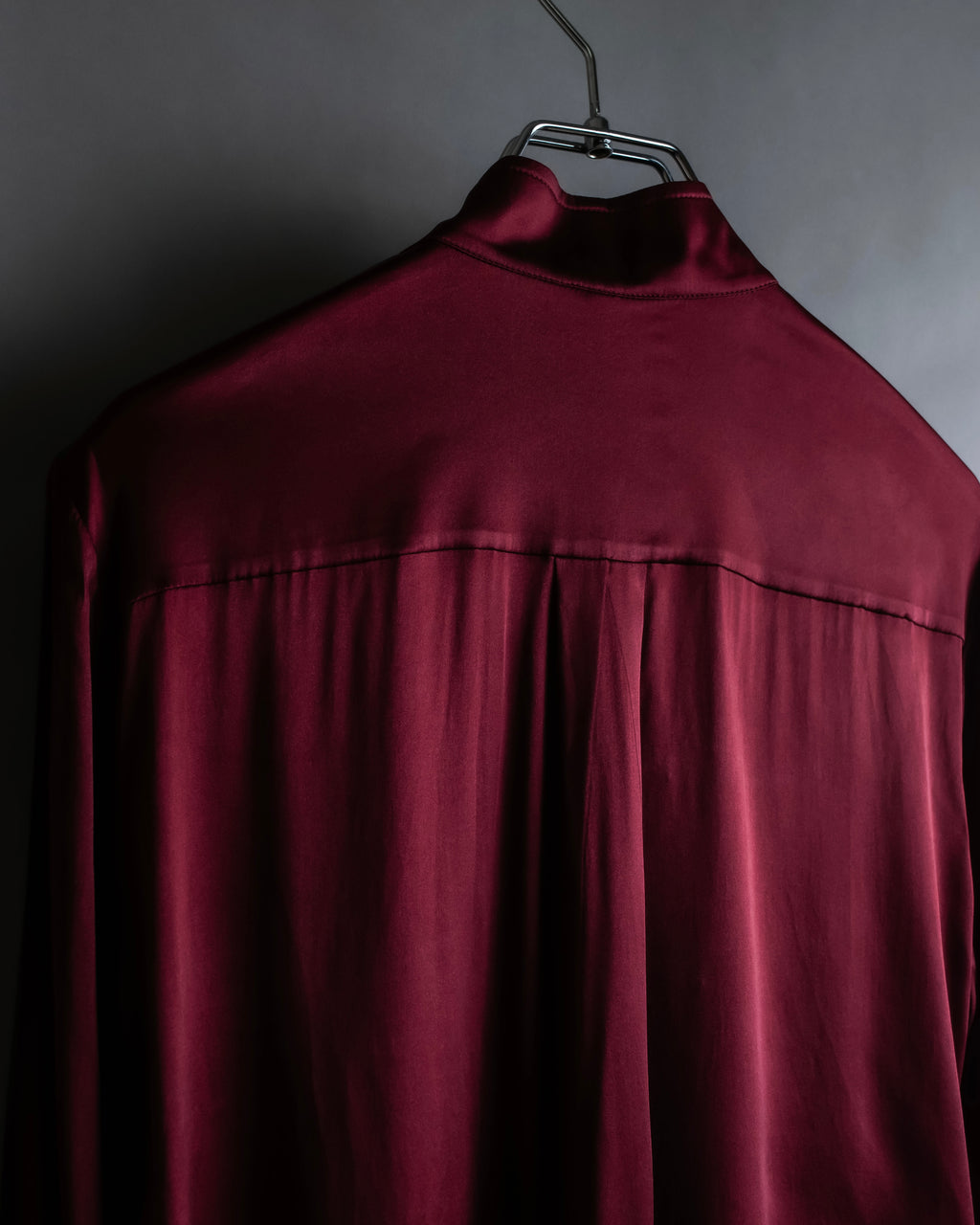 "GUCCI" Beautiful burgundy color silk bowtie shirt