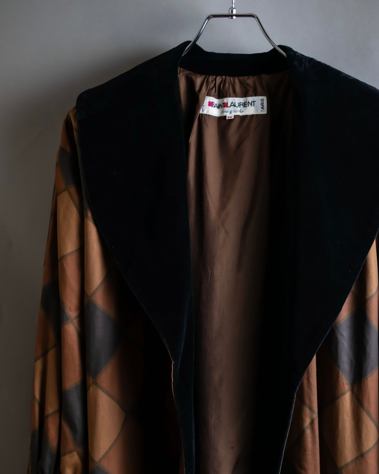 "Yves Saint Laurent Rive Gauche"
Argyle pattern velvet design shawl collar coat