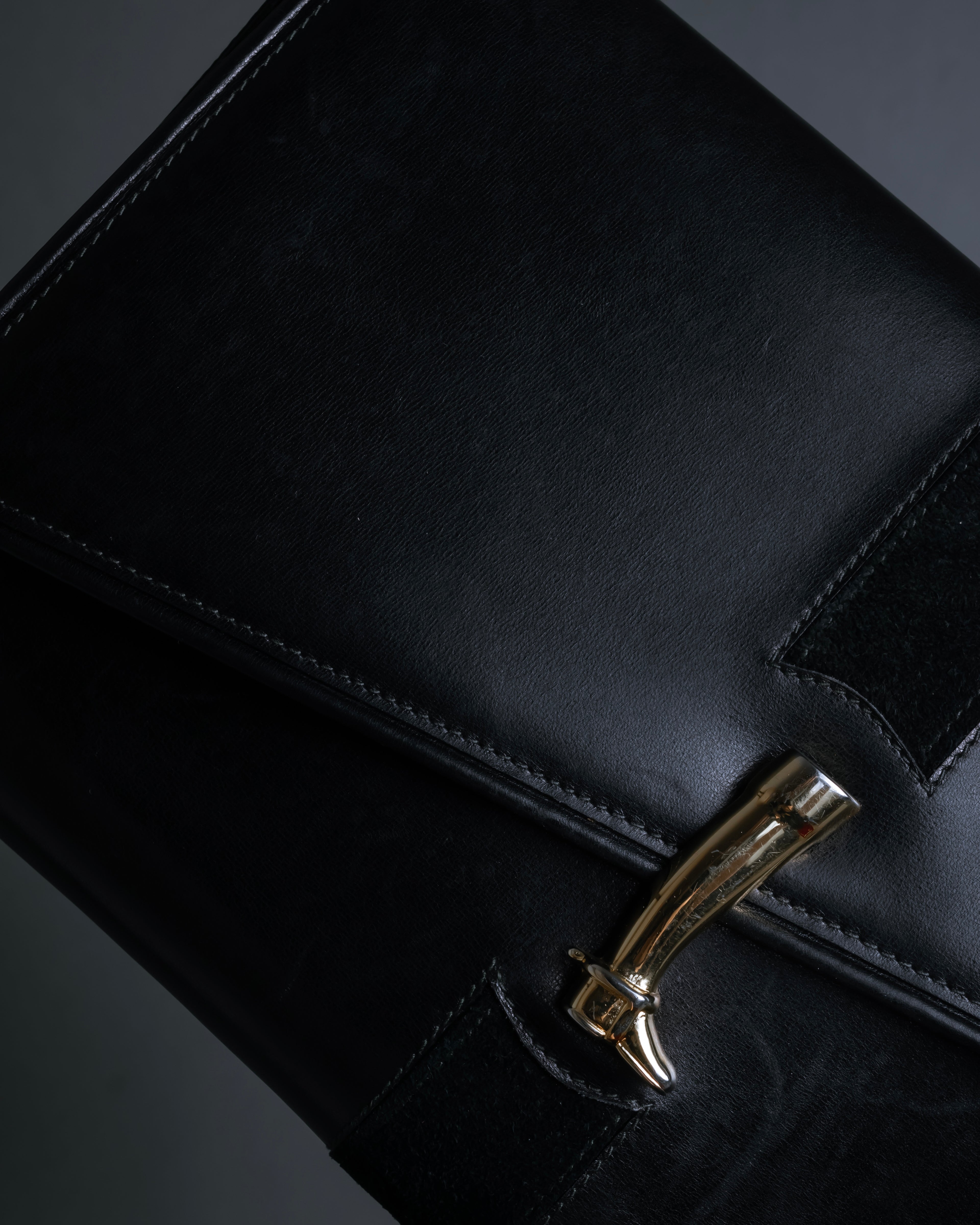 "GUCCI" Saddlery motif crisp design vintage leather shoulder bag