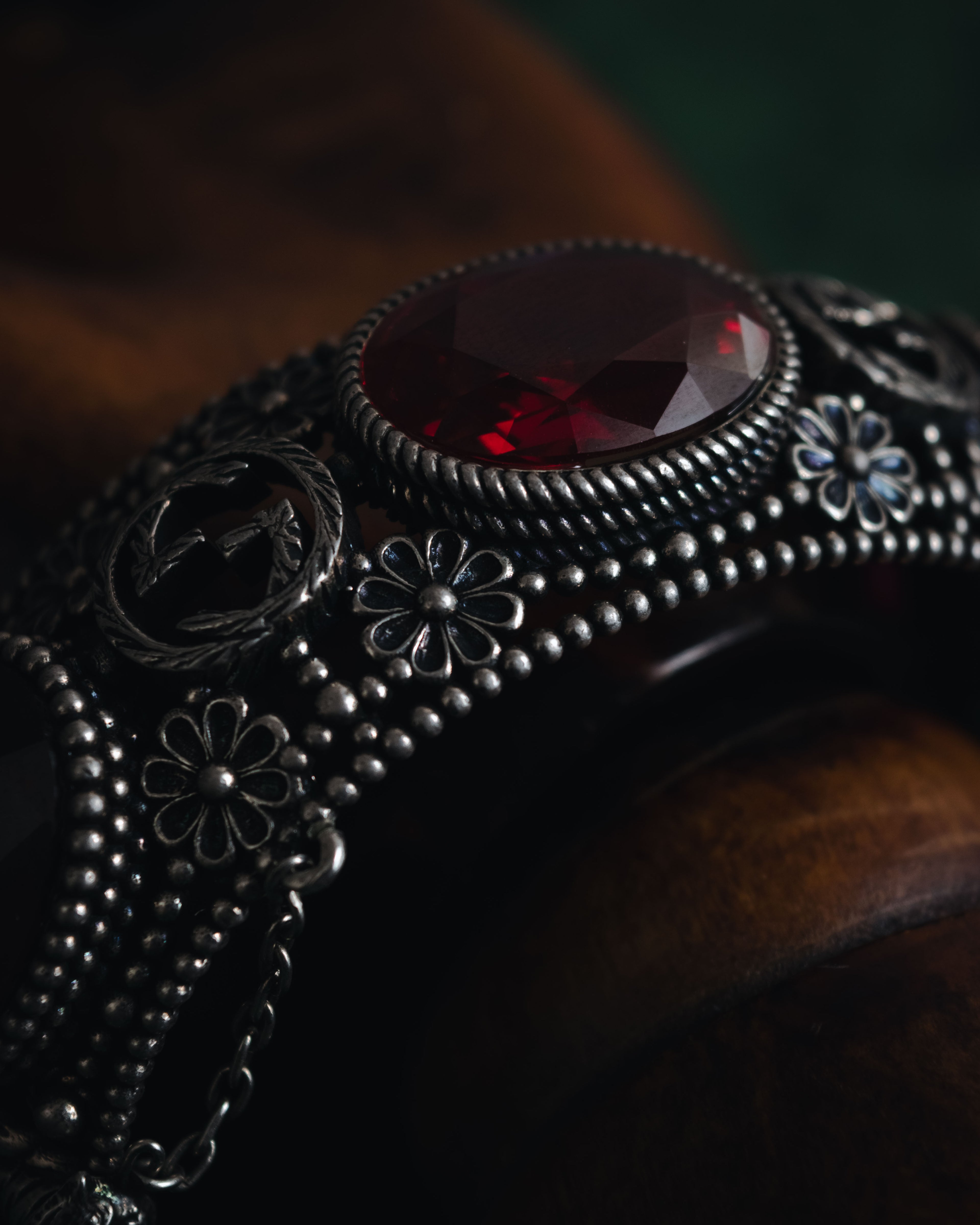 –SPECIAL– "GUCCI" 17-22’s Ornate crystal set hinged bangle