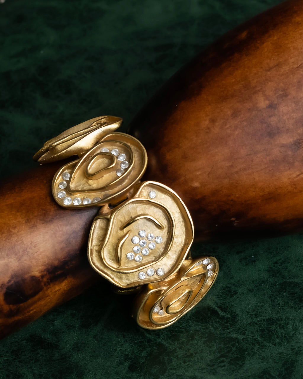 "BALENCIAGA" Wavy uneven motif design gold bracelet