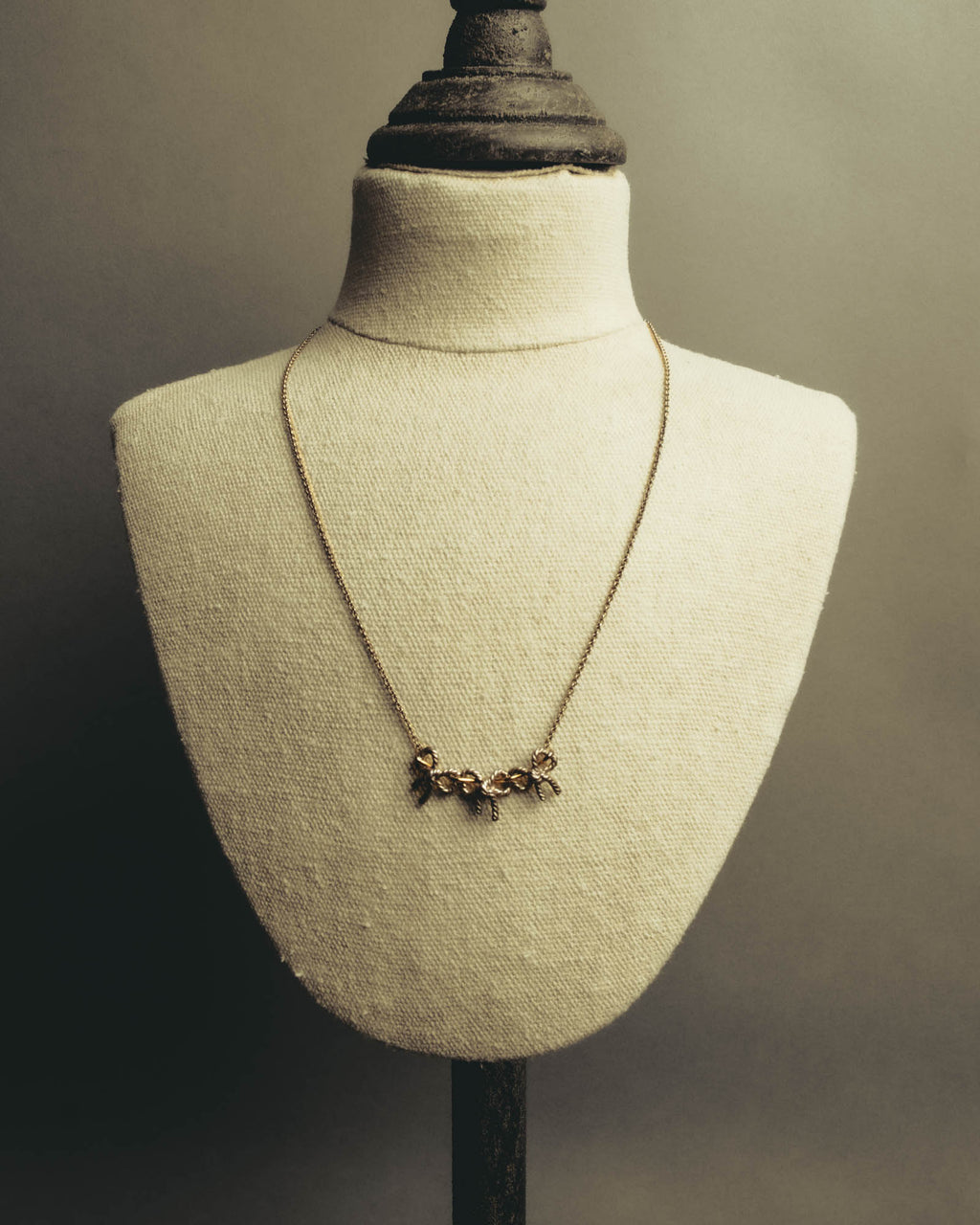 "Tiffany & Co." 80's-90's Sculptural triple bow necklace