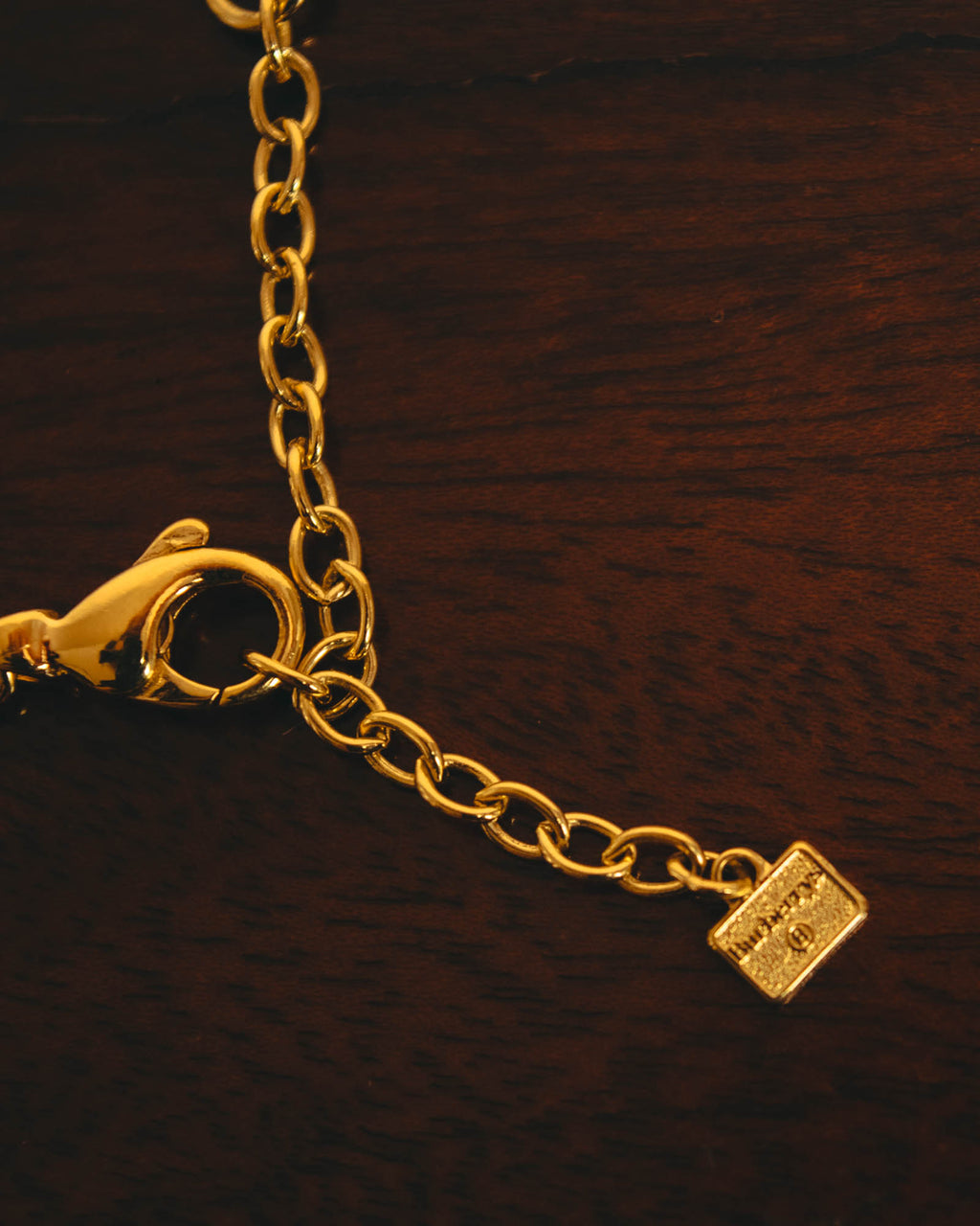 "BURBERRYS" 90's Emerald enamel costume jewelry necklace