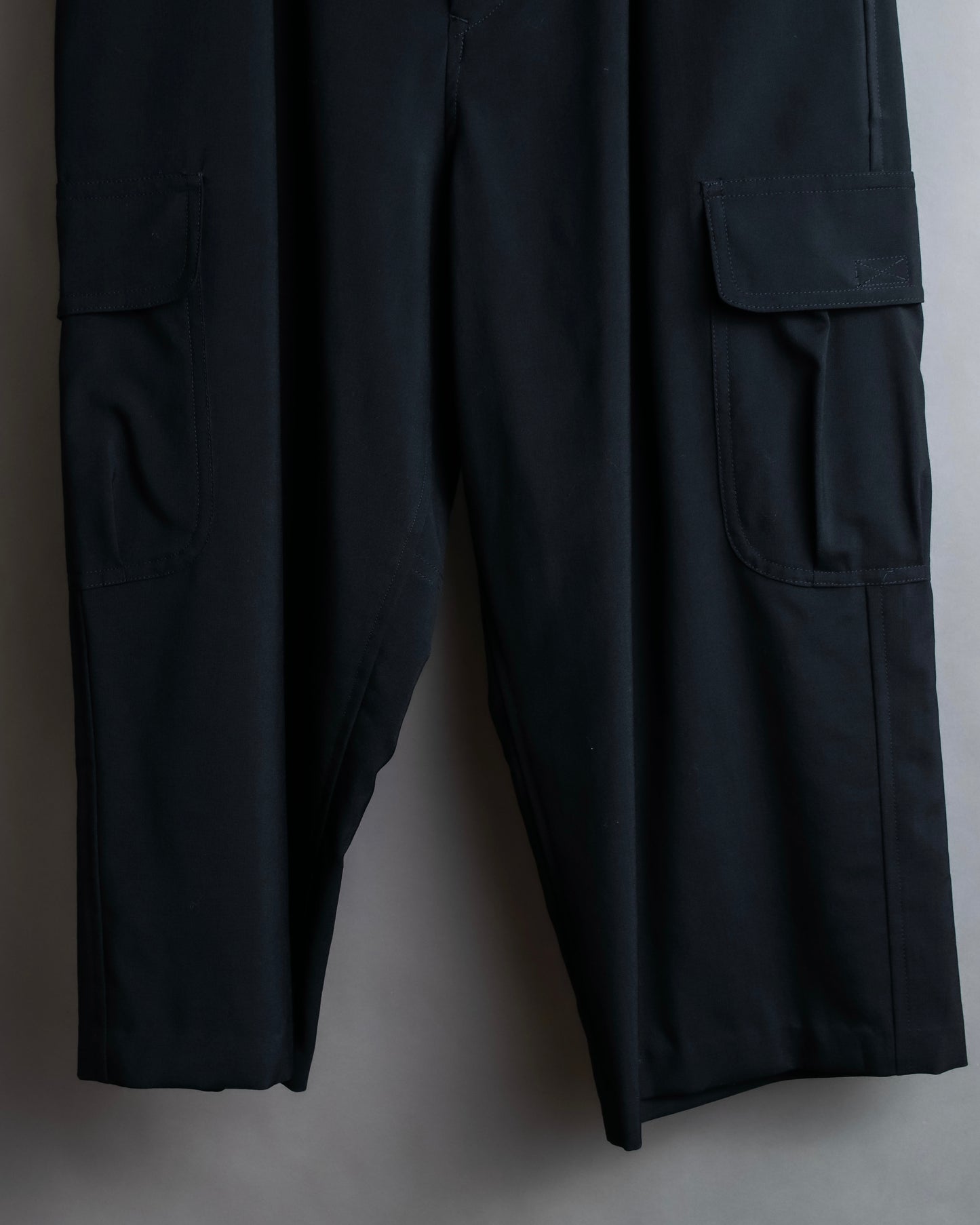 "Y's" Cargo pocket design sarouel silhouette, wool slacks