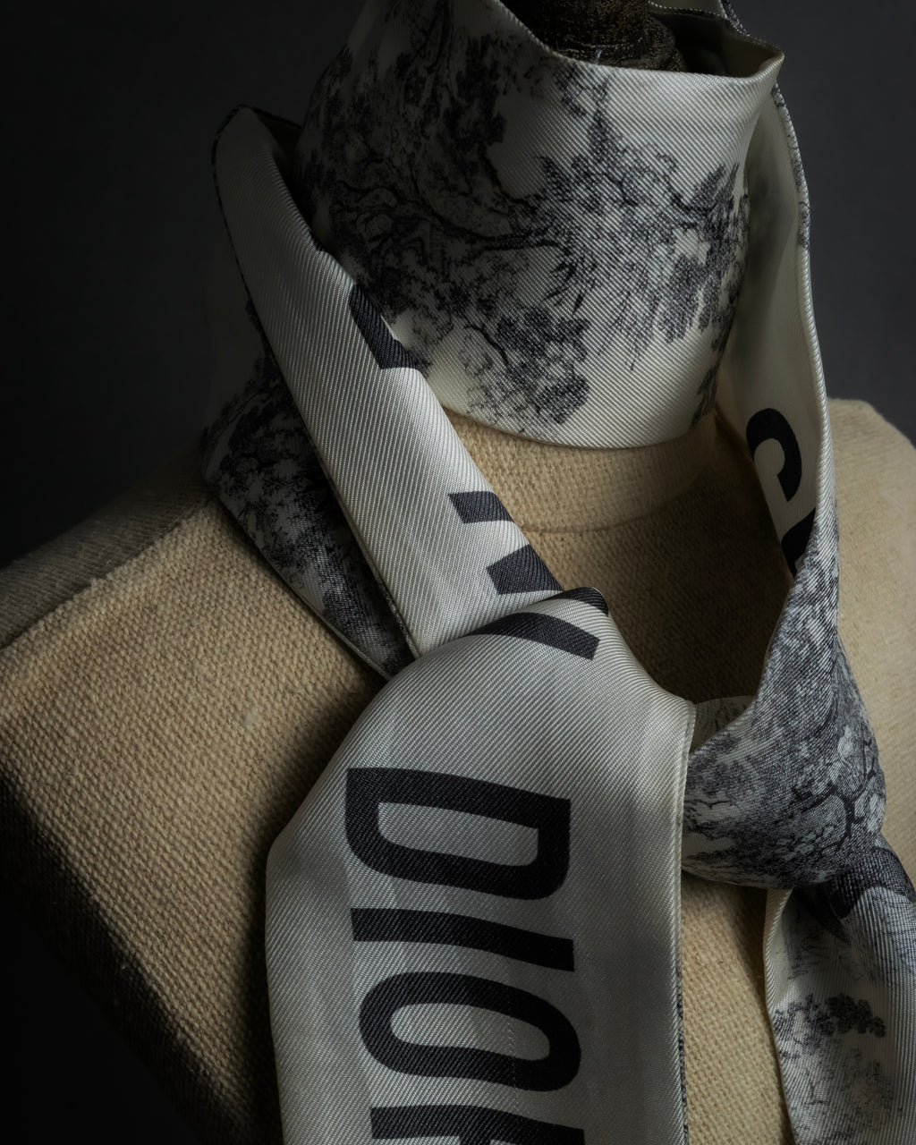 -MOOD Christmas Collection-
"Dior" Maria Grazia Chiuri Toile de Jouy motif silk scarf