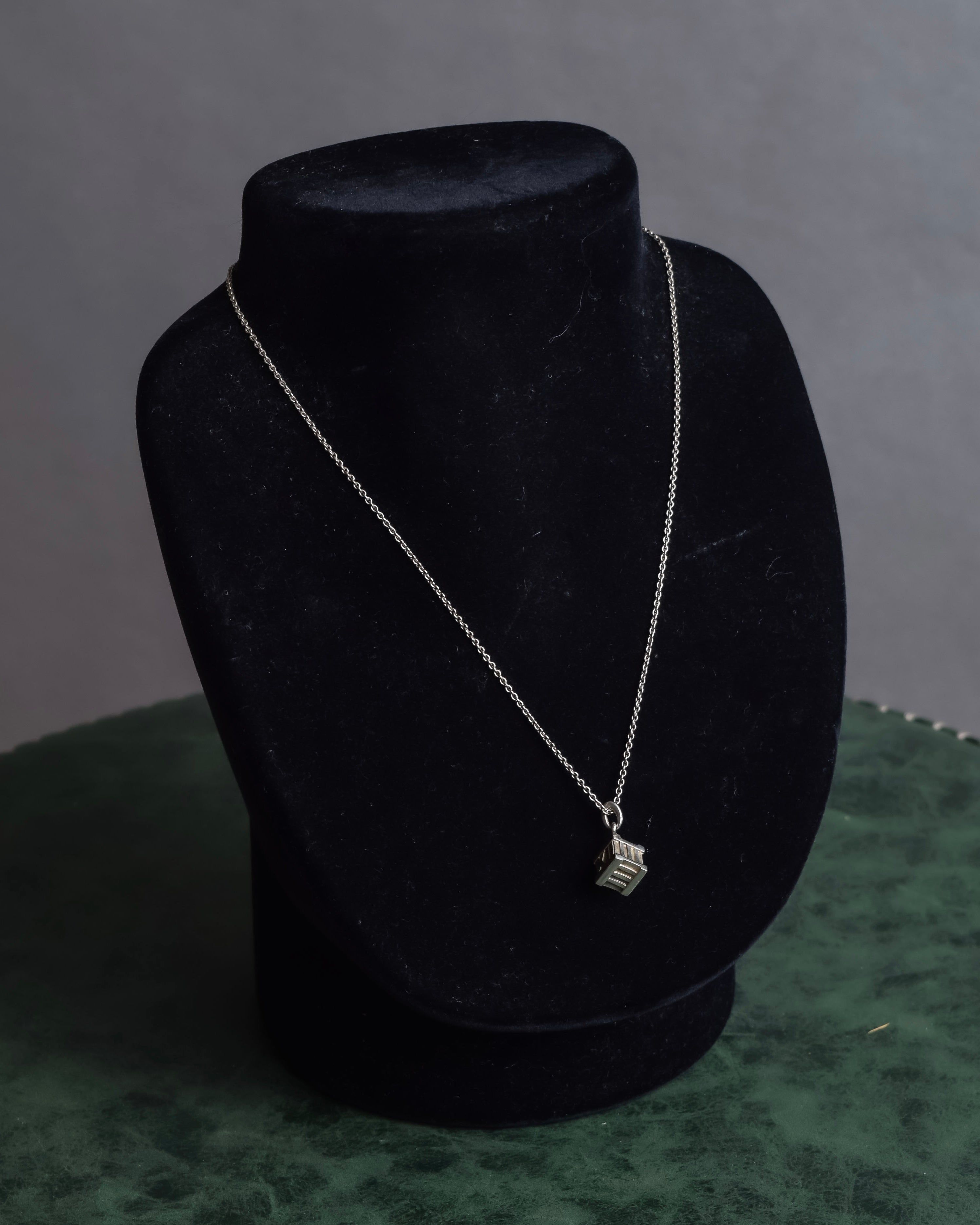 "Tiffany&Co" Roman numeral atlas cube silver necklace