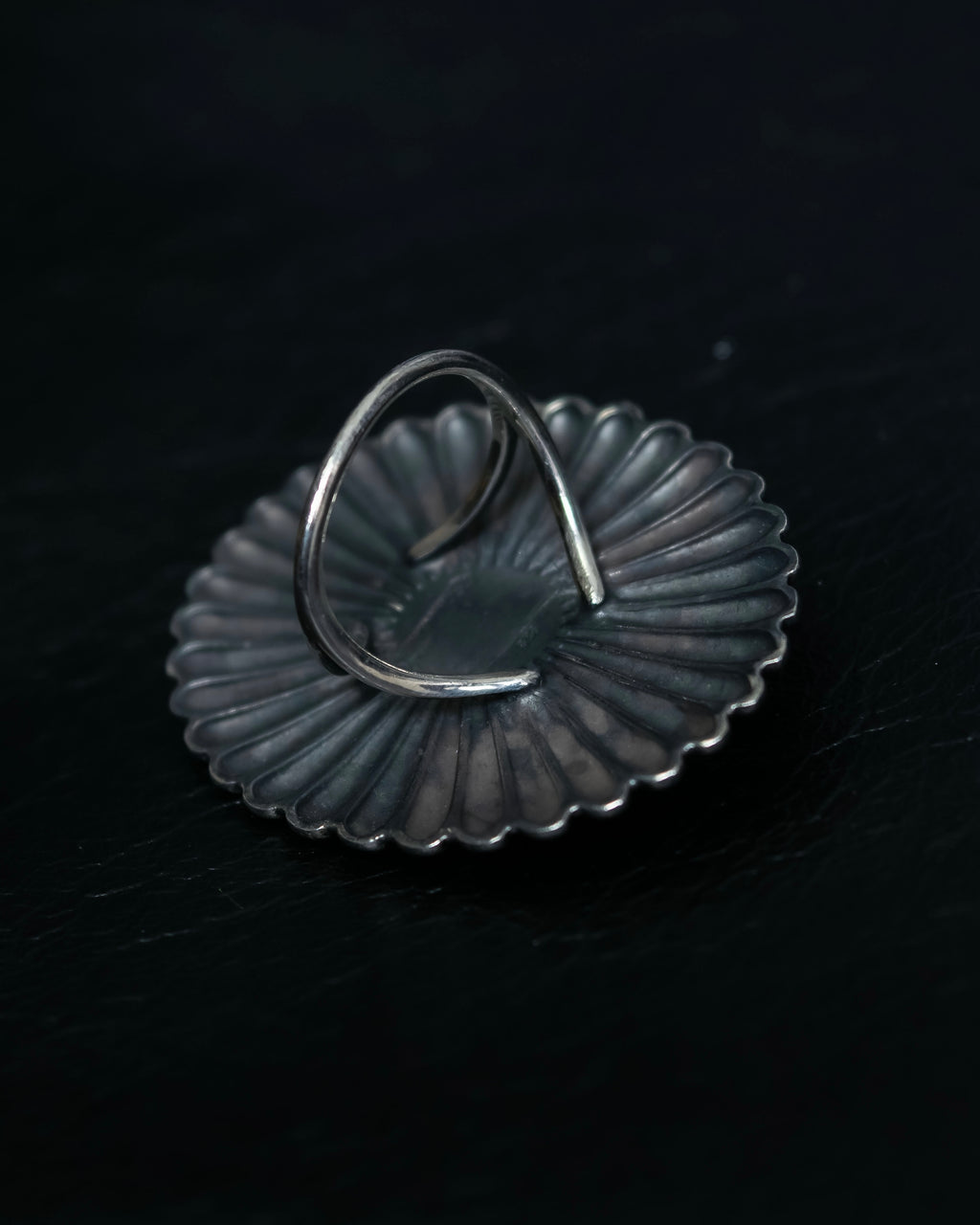 “Enasoluna” Flower motif marble stone silver ring