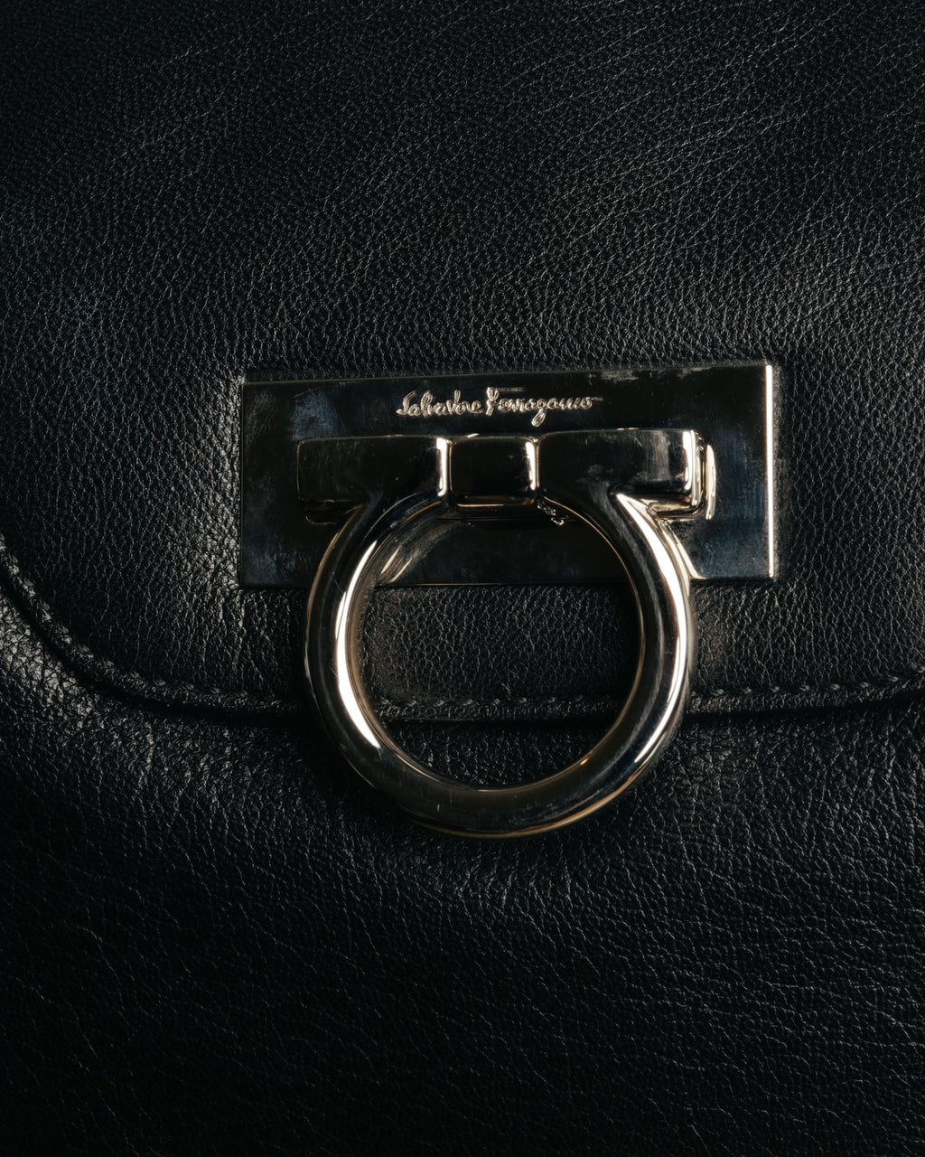 “Salvatore Ferragamo“ 00’s-10’s Gancini ring hardware leather shoulder bag