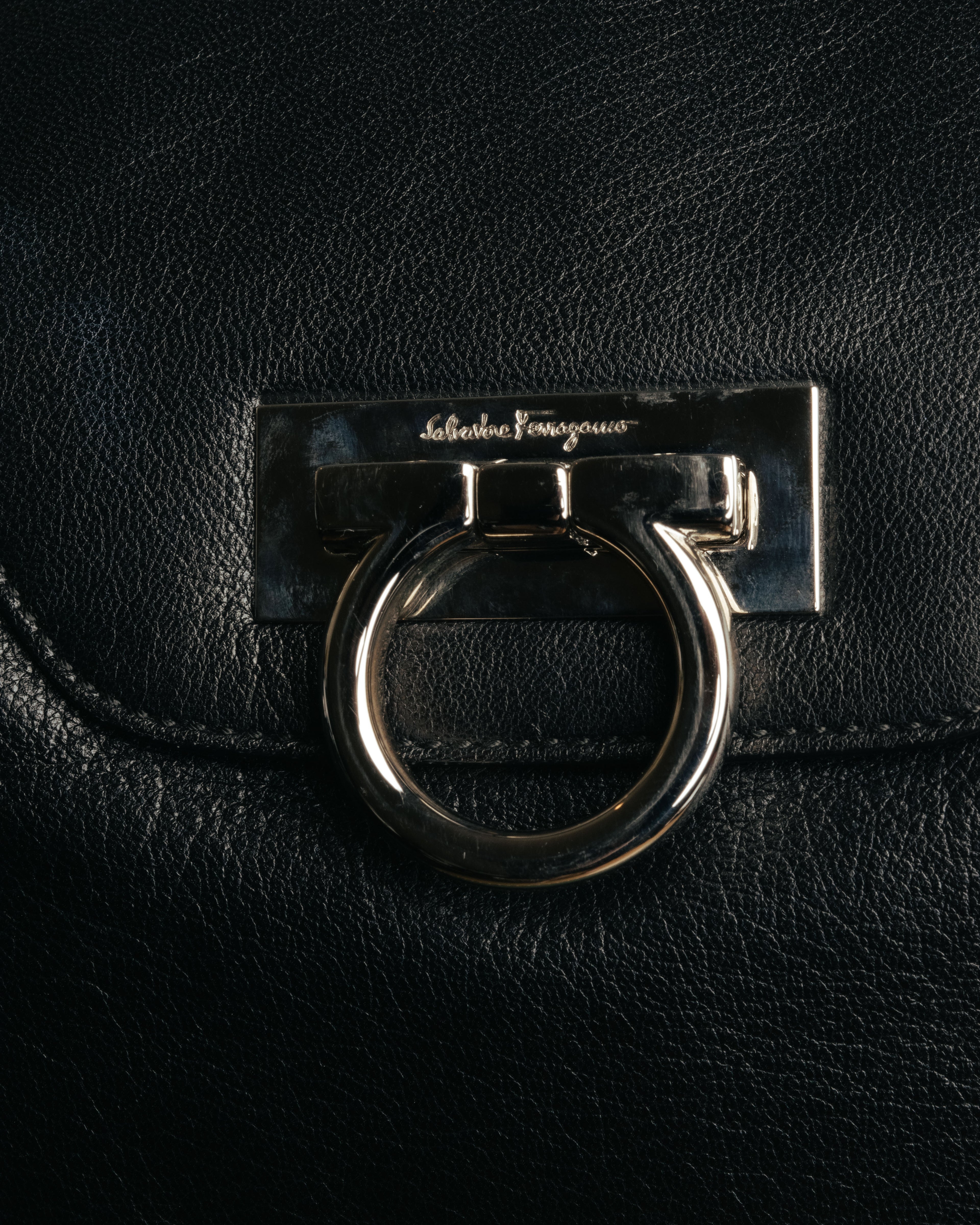 “Salvatore Ferragamo“ 00’s-10’s Gancini ring hardware leather shoulder bag