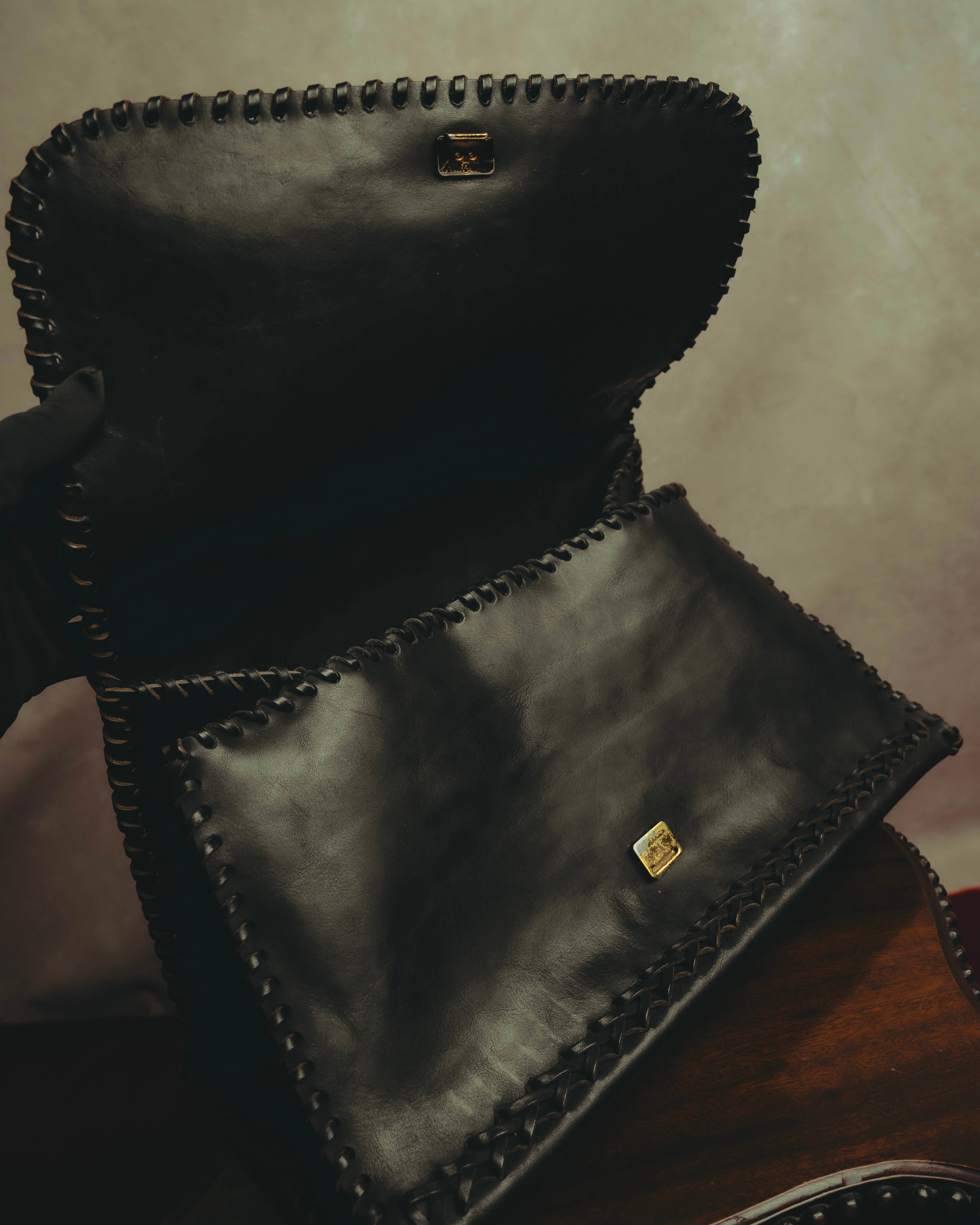 -SPECIAL- “FENDI” 80’s-90’s Coat of arms embossed whipstitched leather handbag