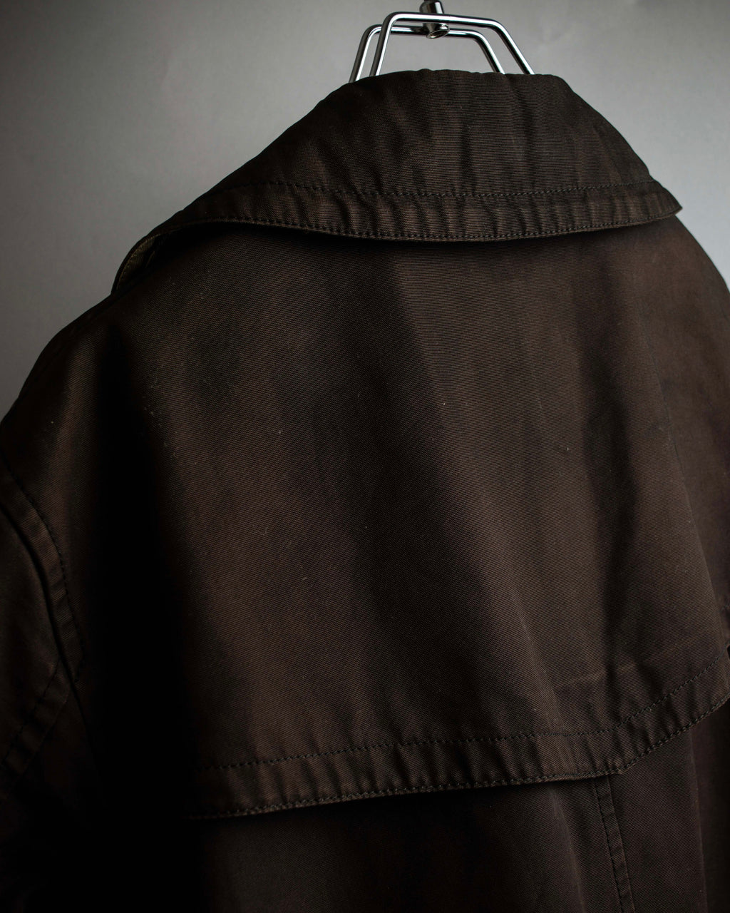 "BURBERRY" Subdued tone military detail mid-length trench coat