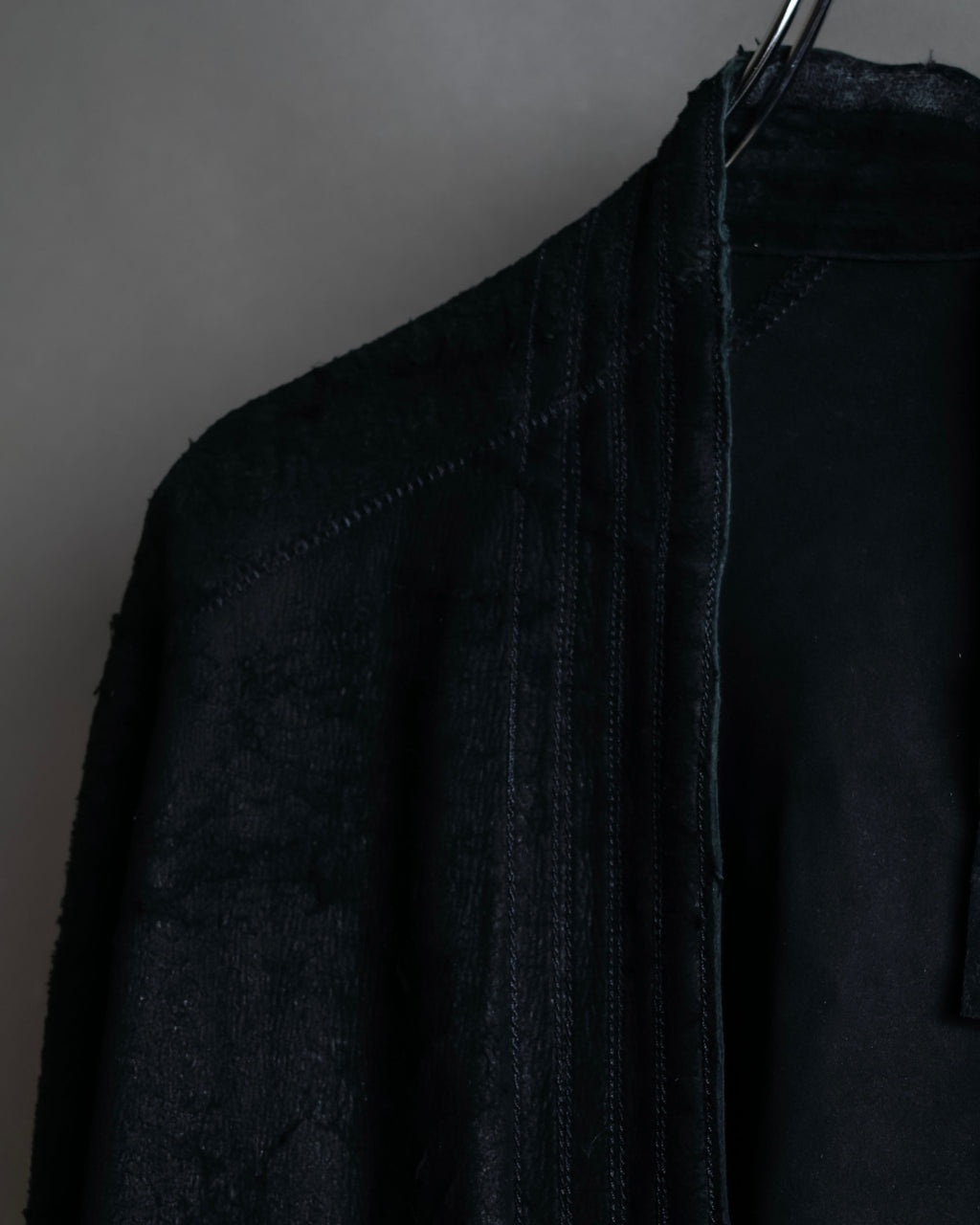 "ISAAC SELLAM" Cut-off design belted leather jacket