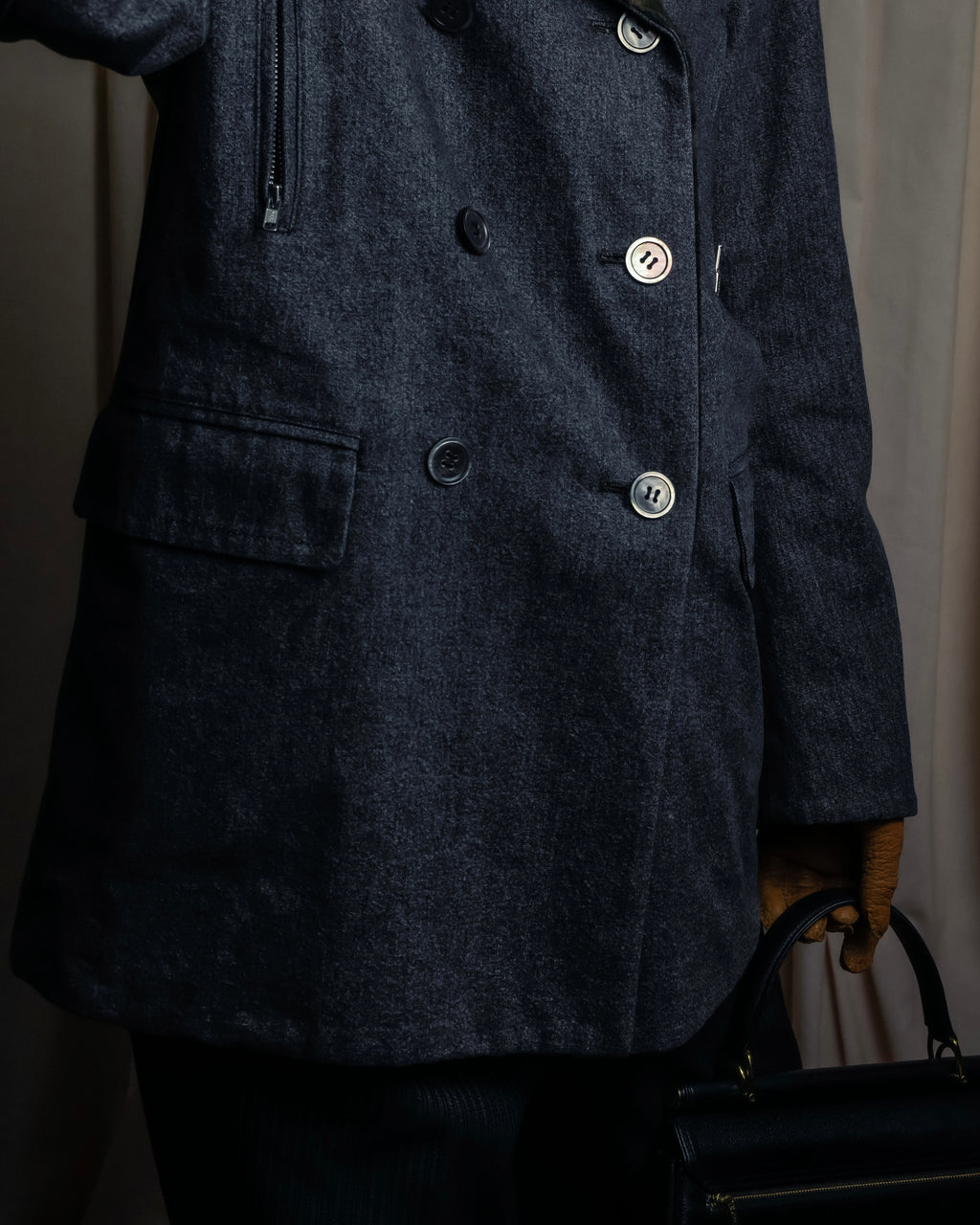 "tricot COMME des GARCONS" 
Double-breasted reversible fur tailored coat