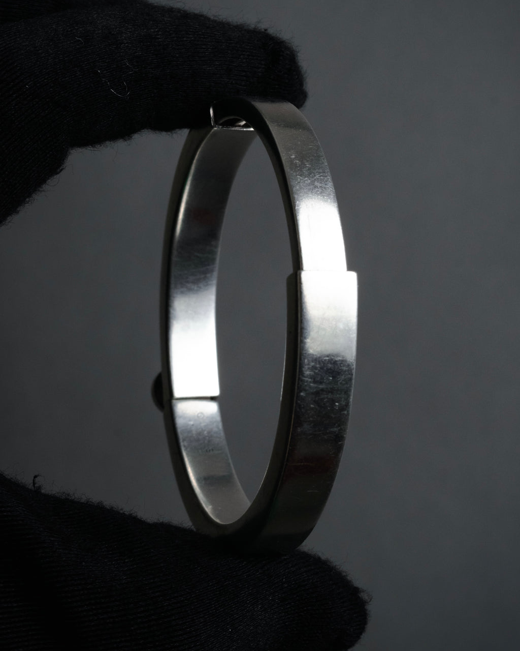 “BOTTEGA VENETA” 2019-2024 Sculptural hinged bangle