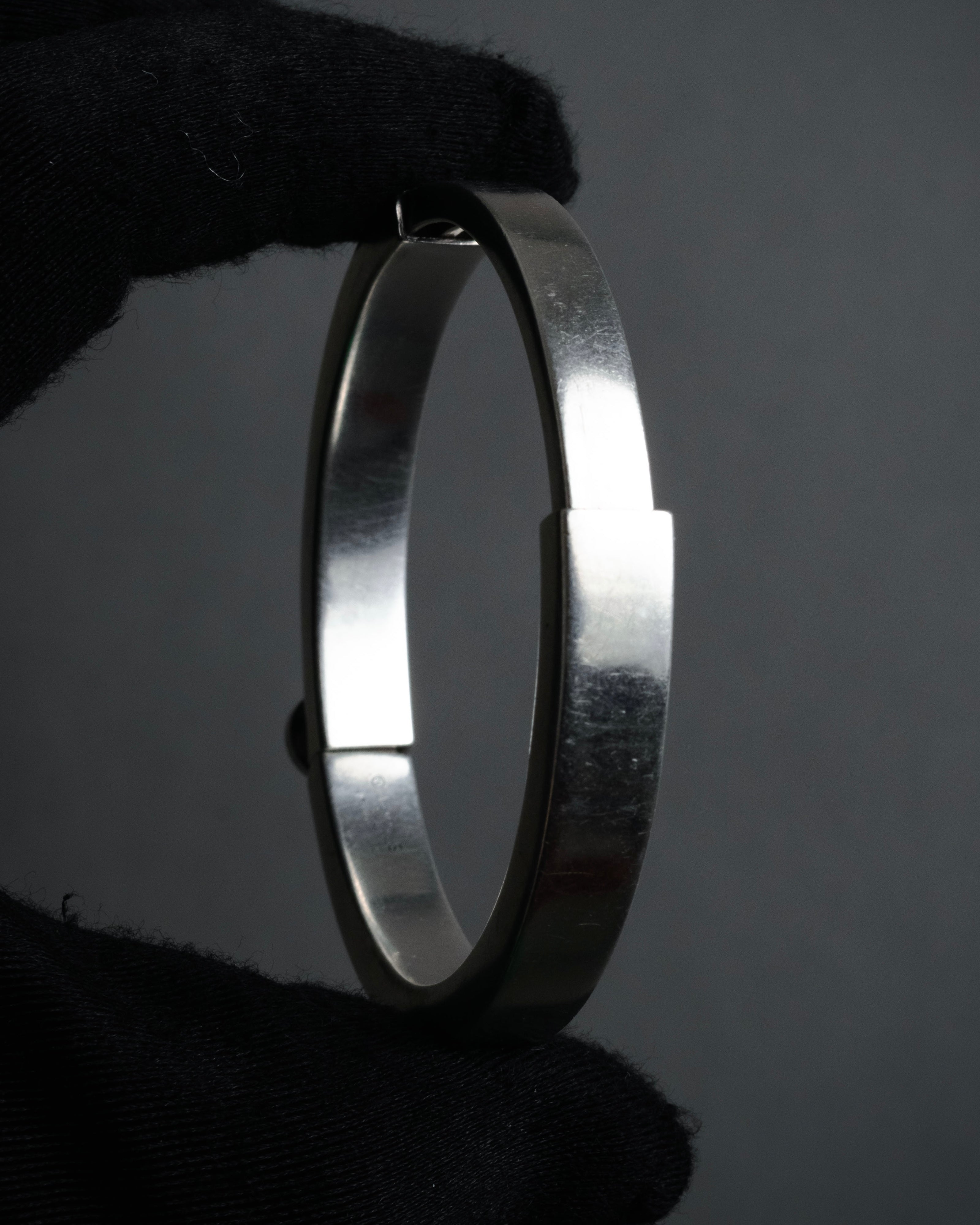 “BOTTEGA VENETA” 2019-2024 Sculptural hinged bangle