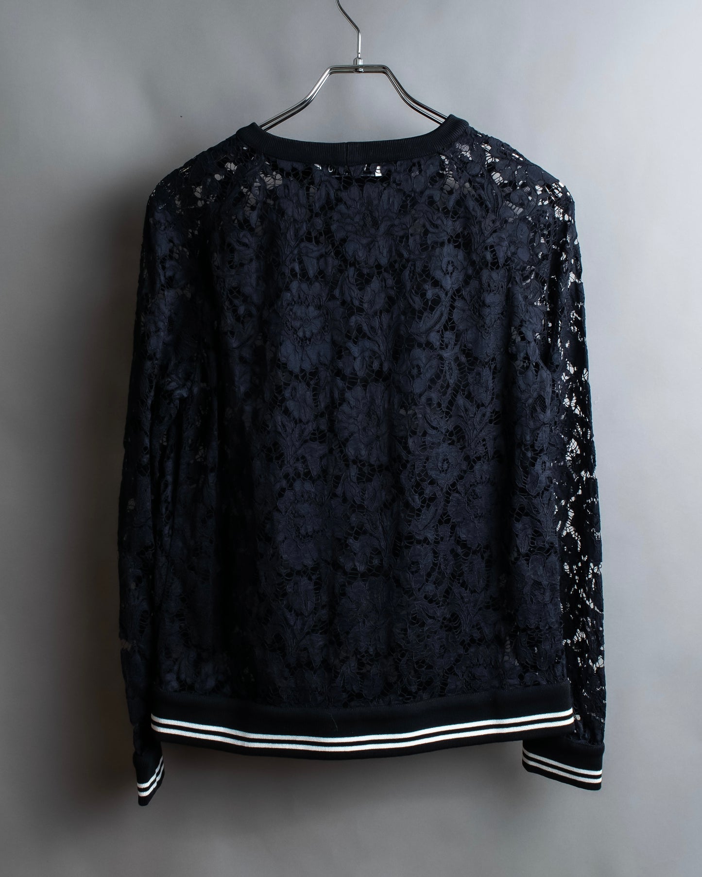 "VALENTINO" Floral lace design trimmed pullover