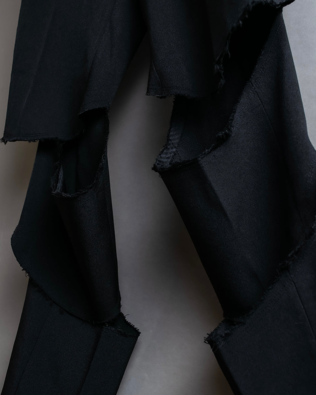 "COMME des GARCONS HOMME PLUS" 19SS Cut-off design slacks