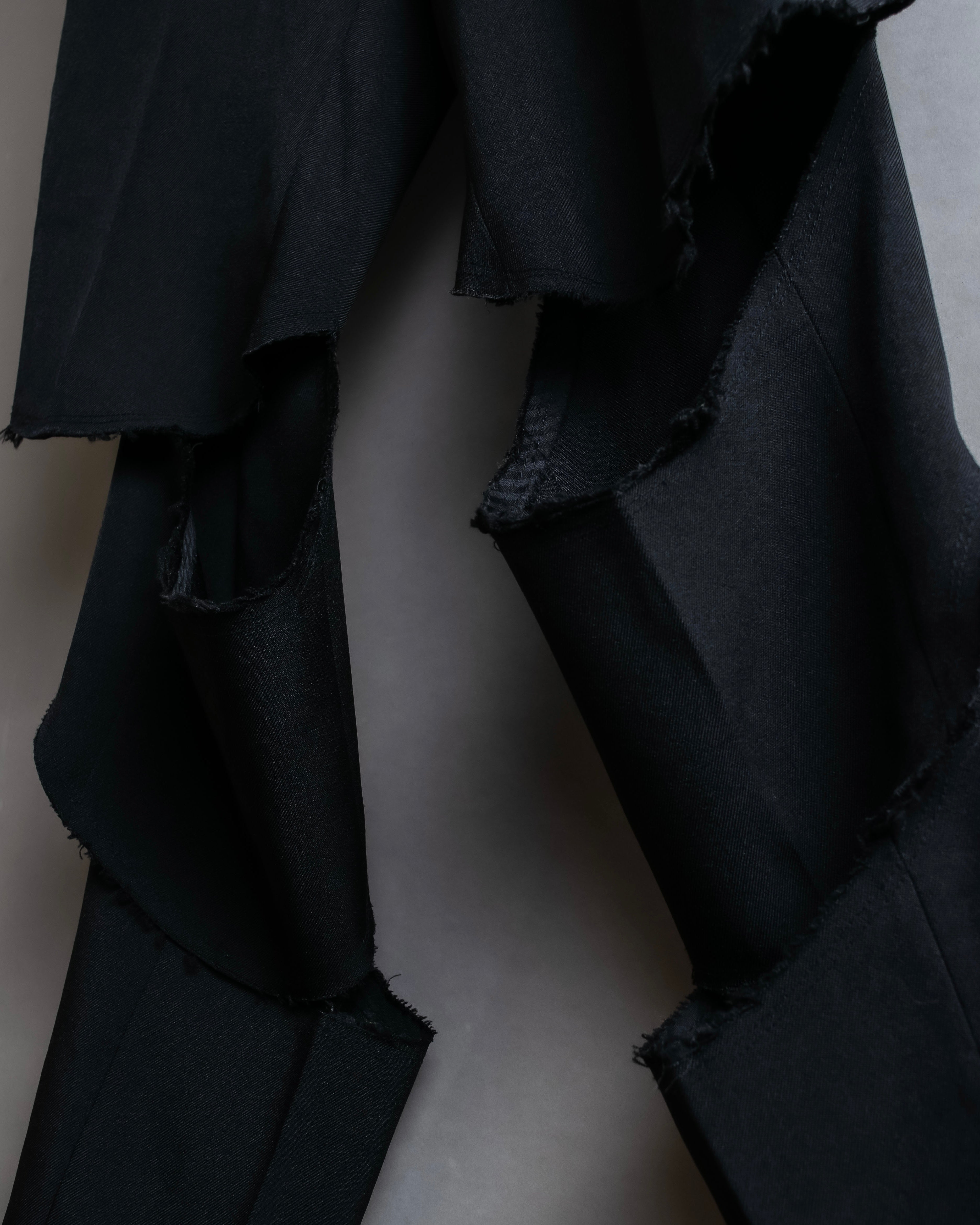 "COMME des GARCONS HOMME PLUS" 19SS Cut-off design slacks