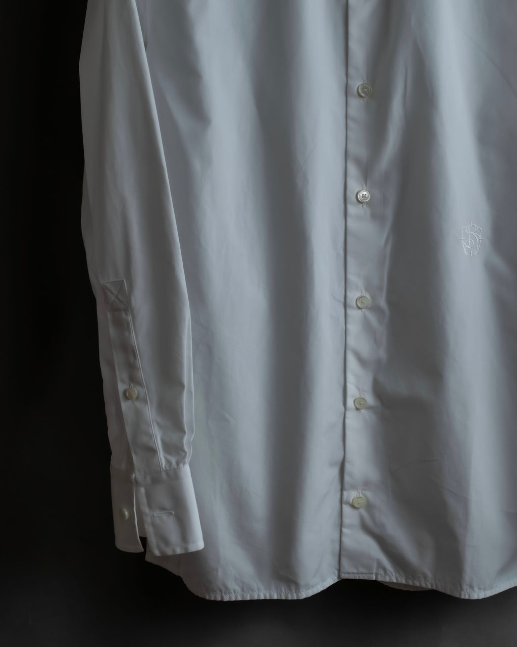 "BURBERRY" Wide collar embroidered emblem white shirt