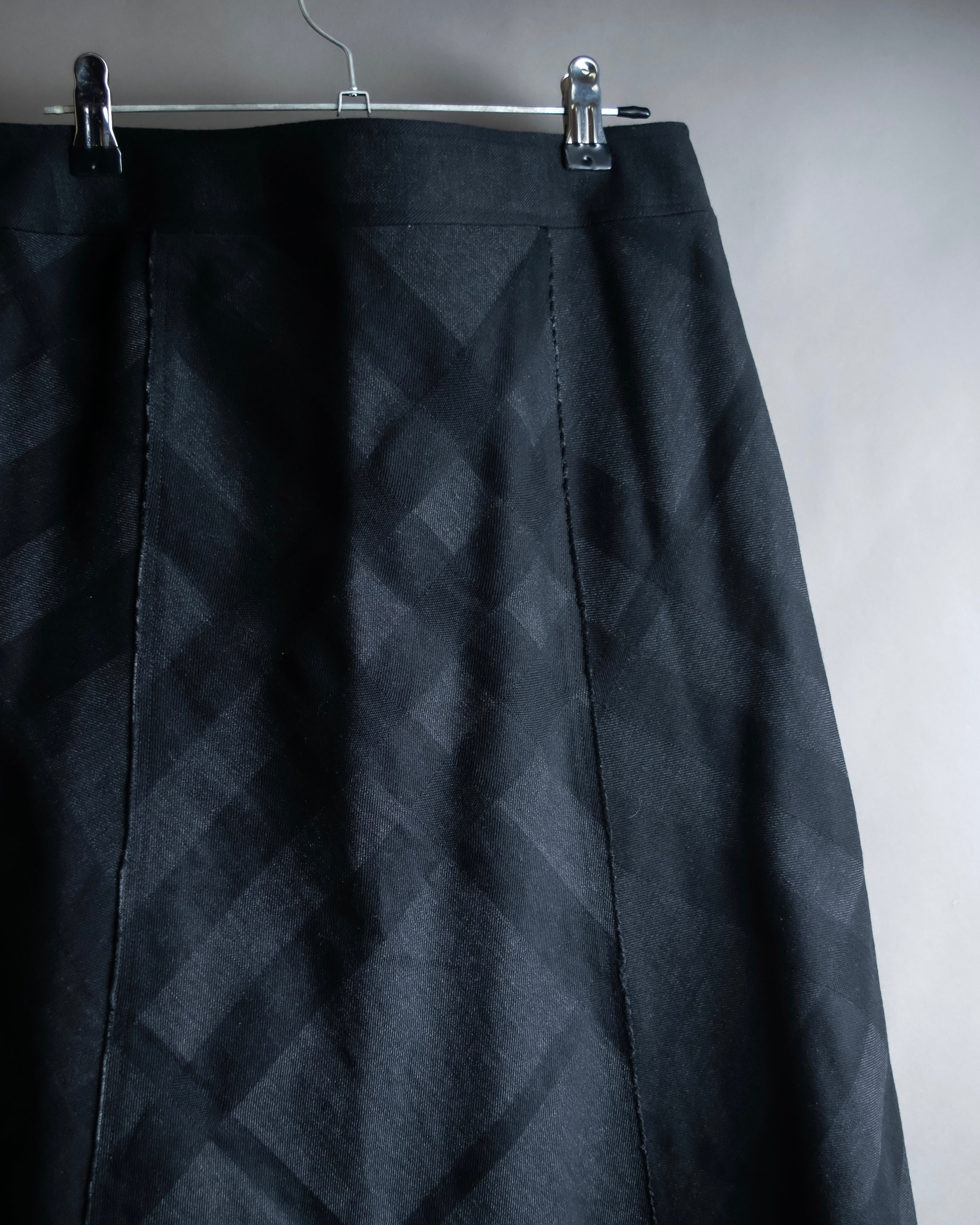 "BURBERRY" Tone-on-tone check pattern flared skirt