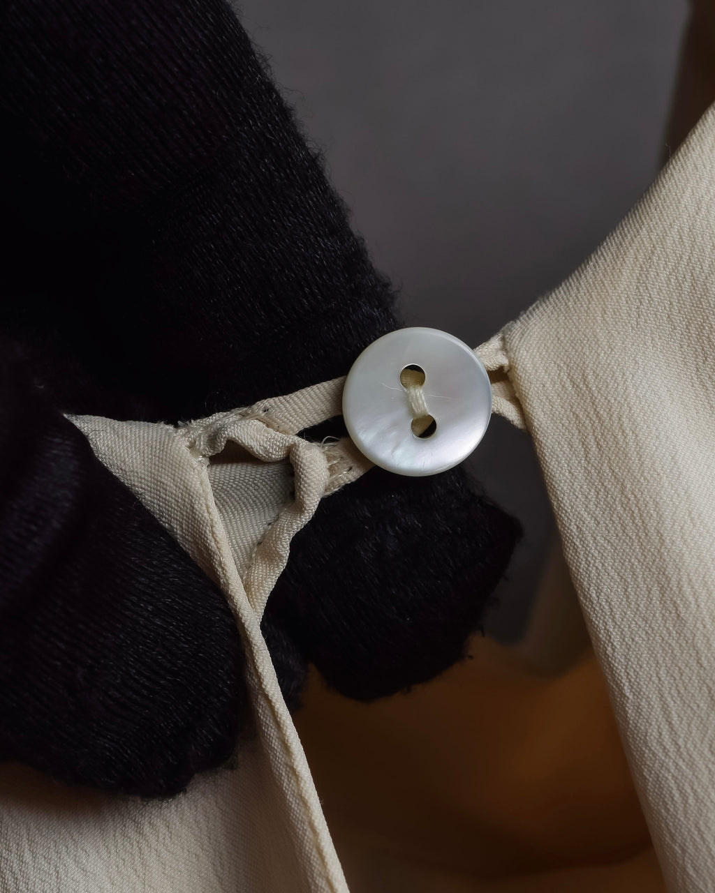 "GUCCI" Michele period frill lace silk bowtie shirt