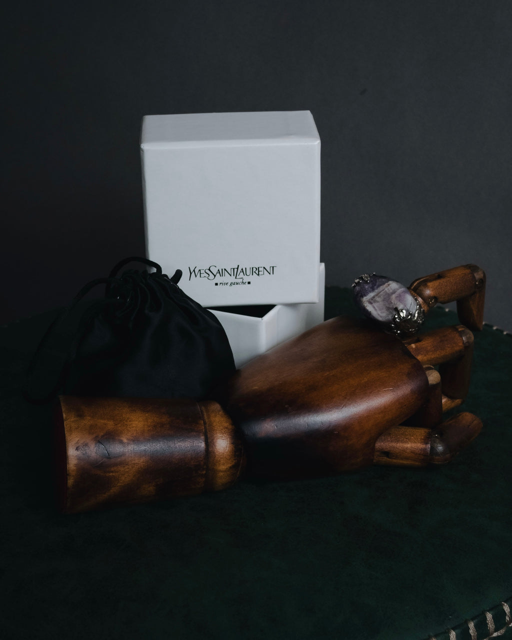 "YVES SAINT LAURENT" 00’s Amethyst stone signet ring