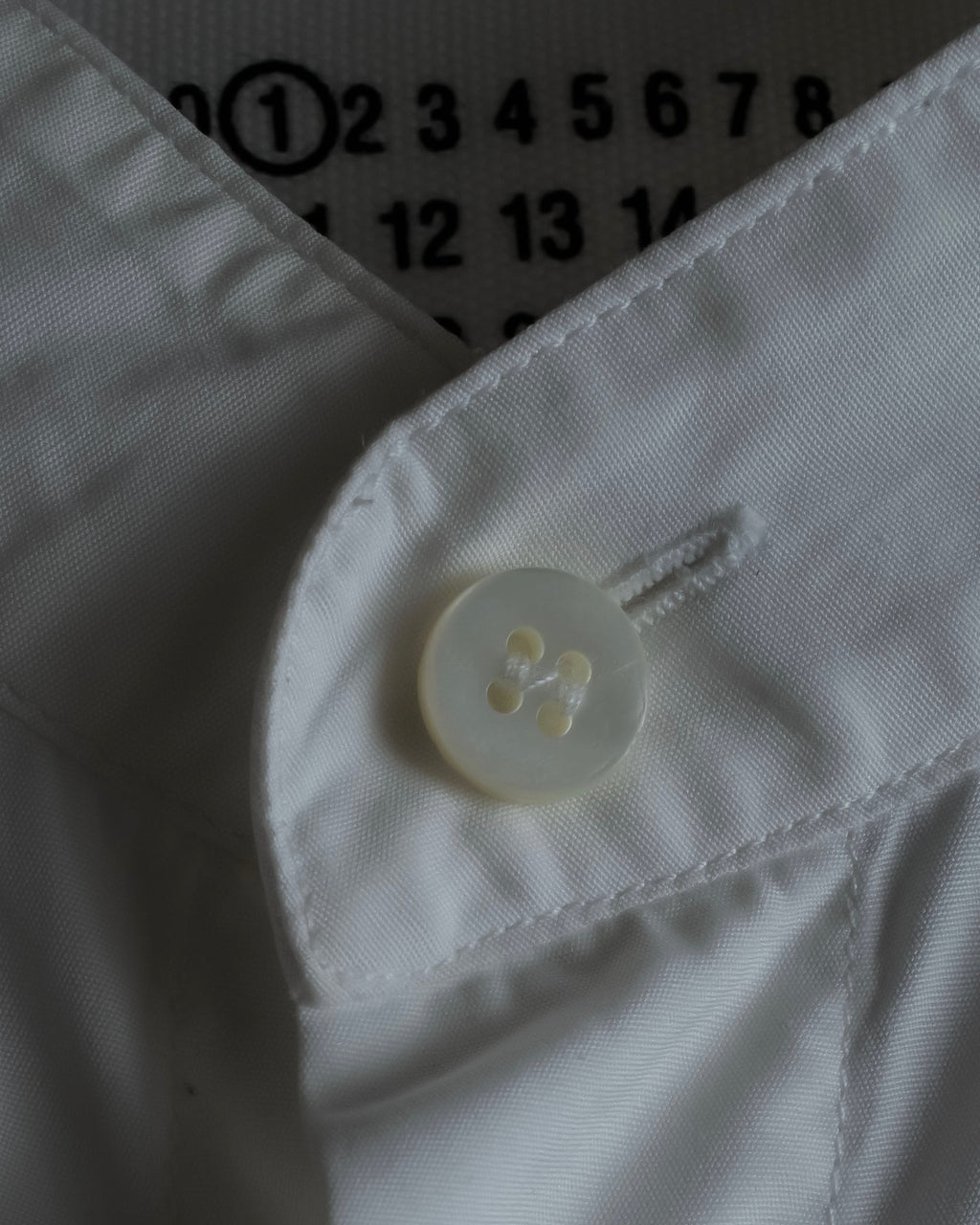 "MAISON MARGIELA" 18AW No-collar design Super long shirt