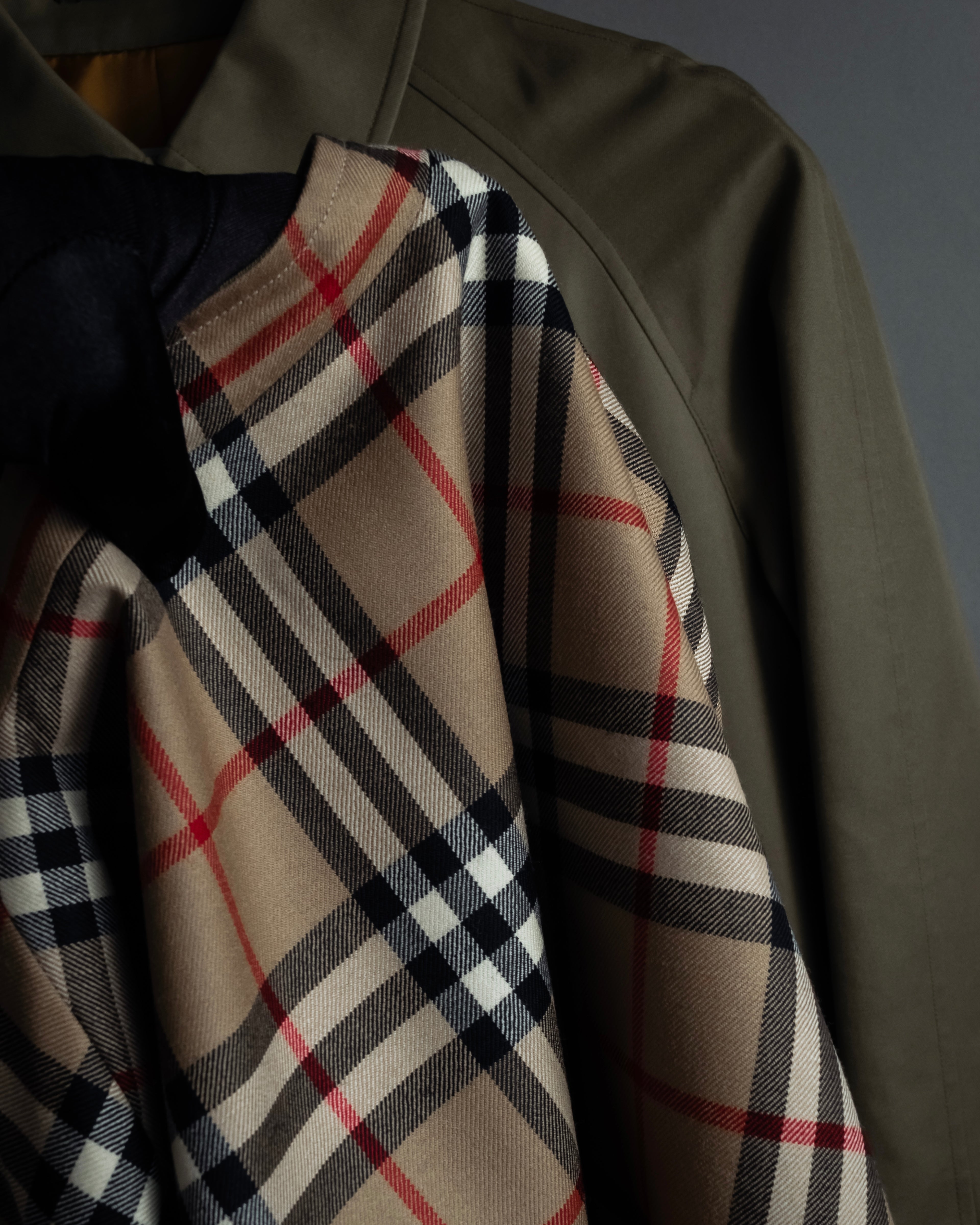 "BURBERRYS" Cape-attached design stand collar coat