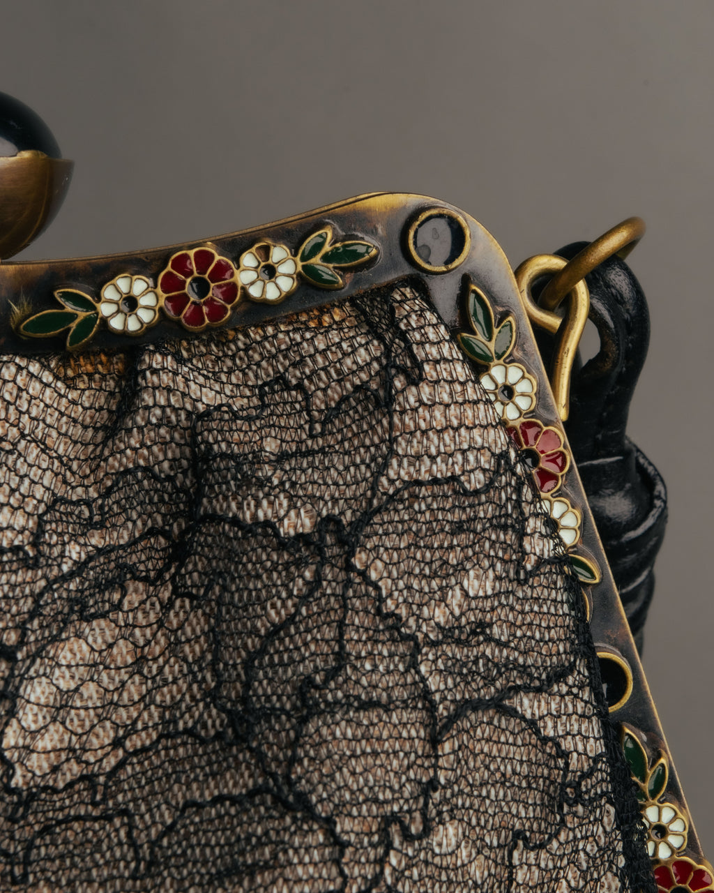 -SPECIAL- “VALENTINO GARAVANI” 2014-2016 lace embellished fringe frame bag