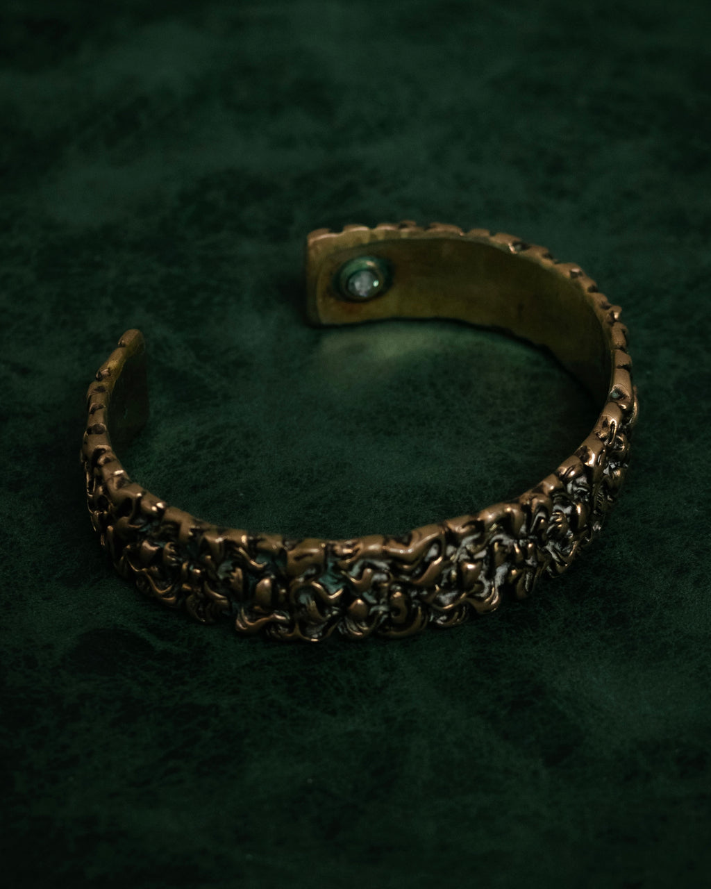 “GUCCI” 2010’s organic relief cuff bracelet